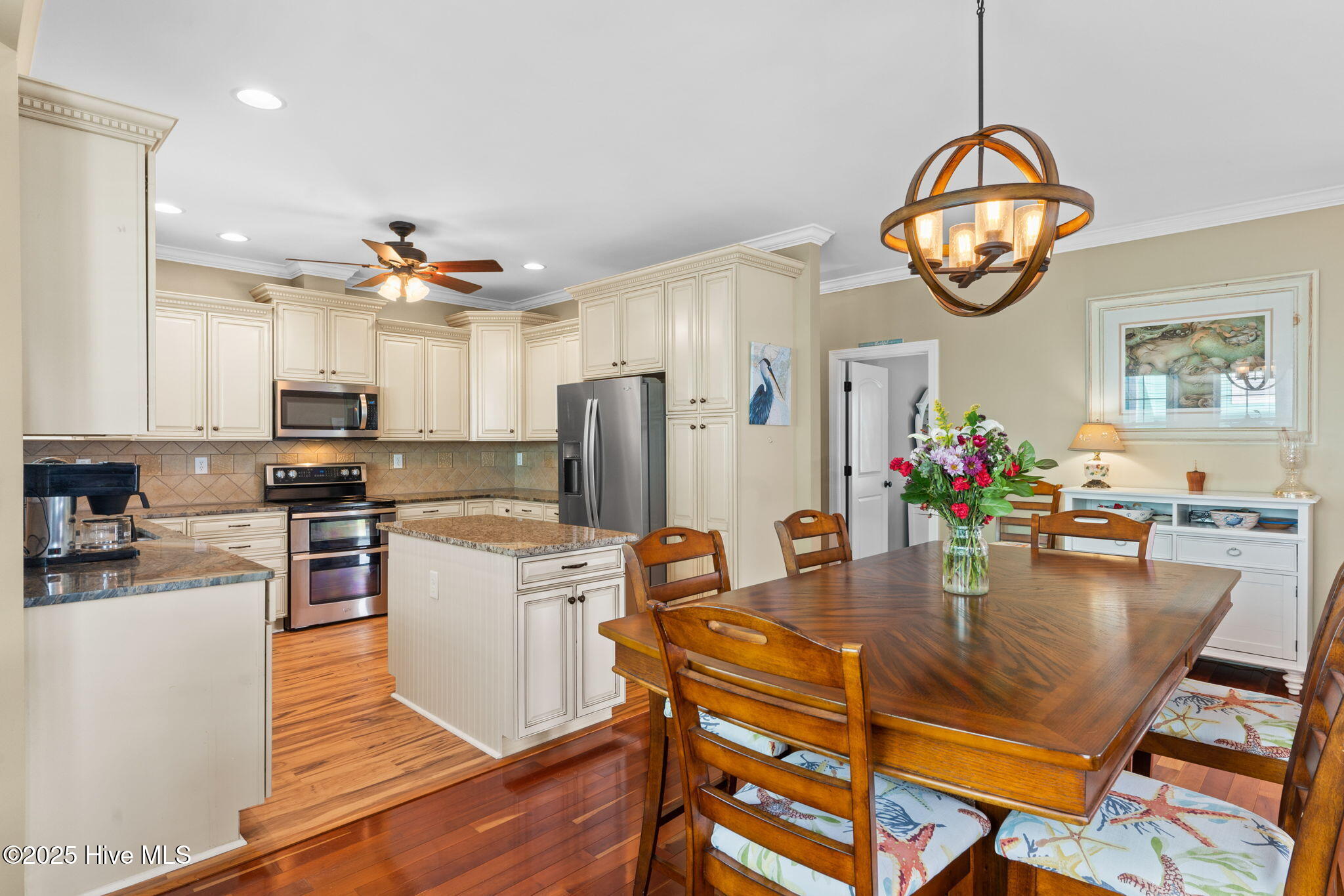 100548558 | Photo 22