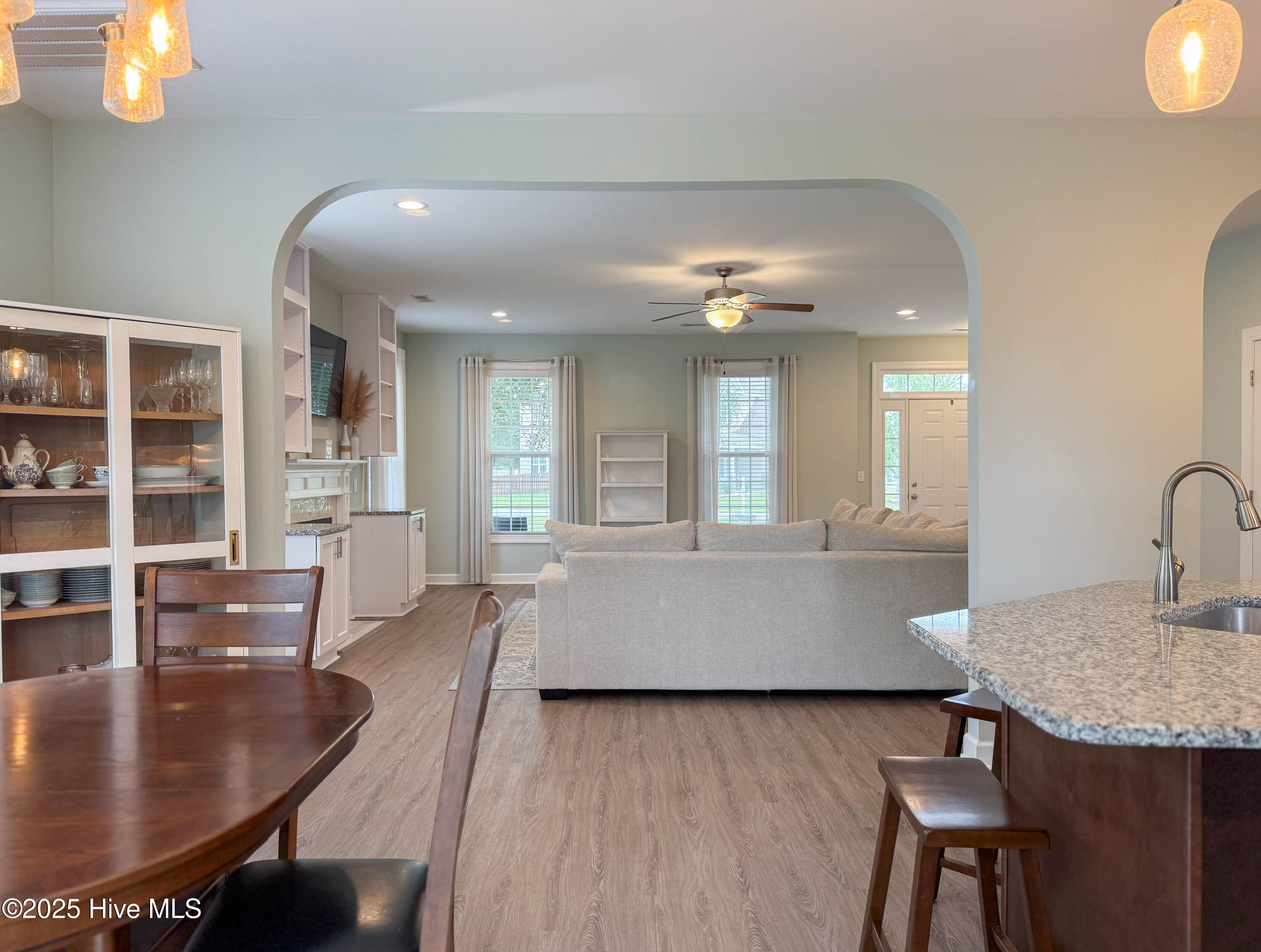 100536408 | Photo 21