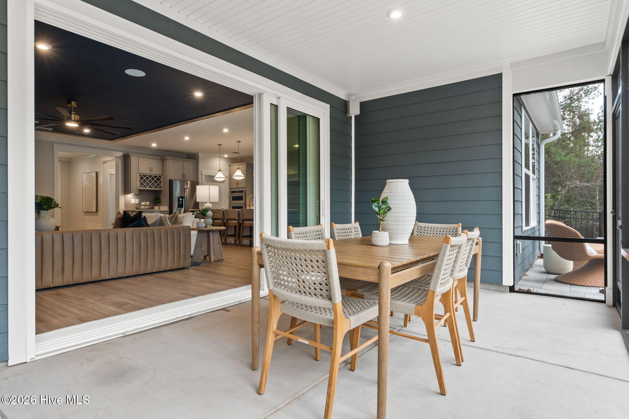 100552049 | Photo 34