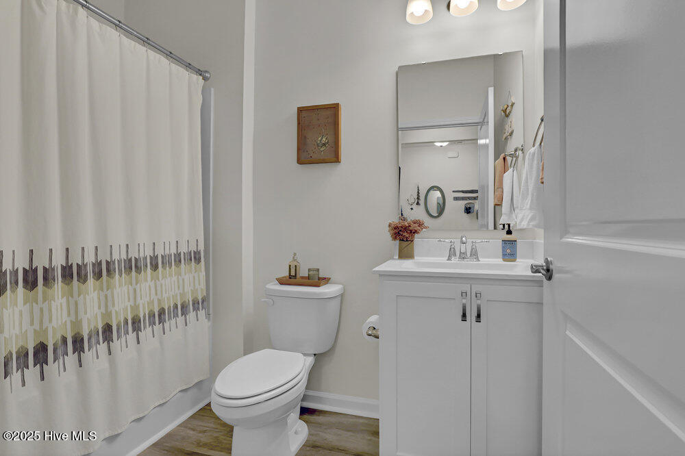 239 Seneca Reef Drive, Hampstead, NC 28443 – photo 21: Second Full Bathroom