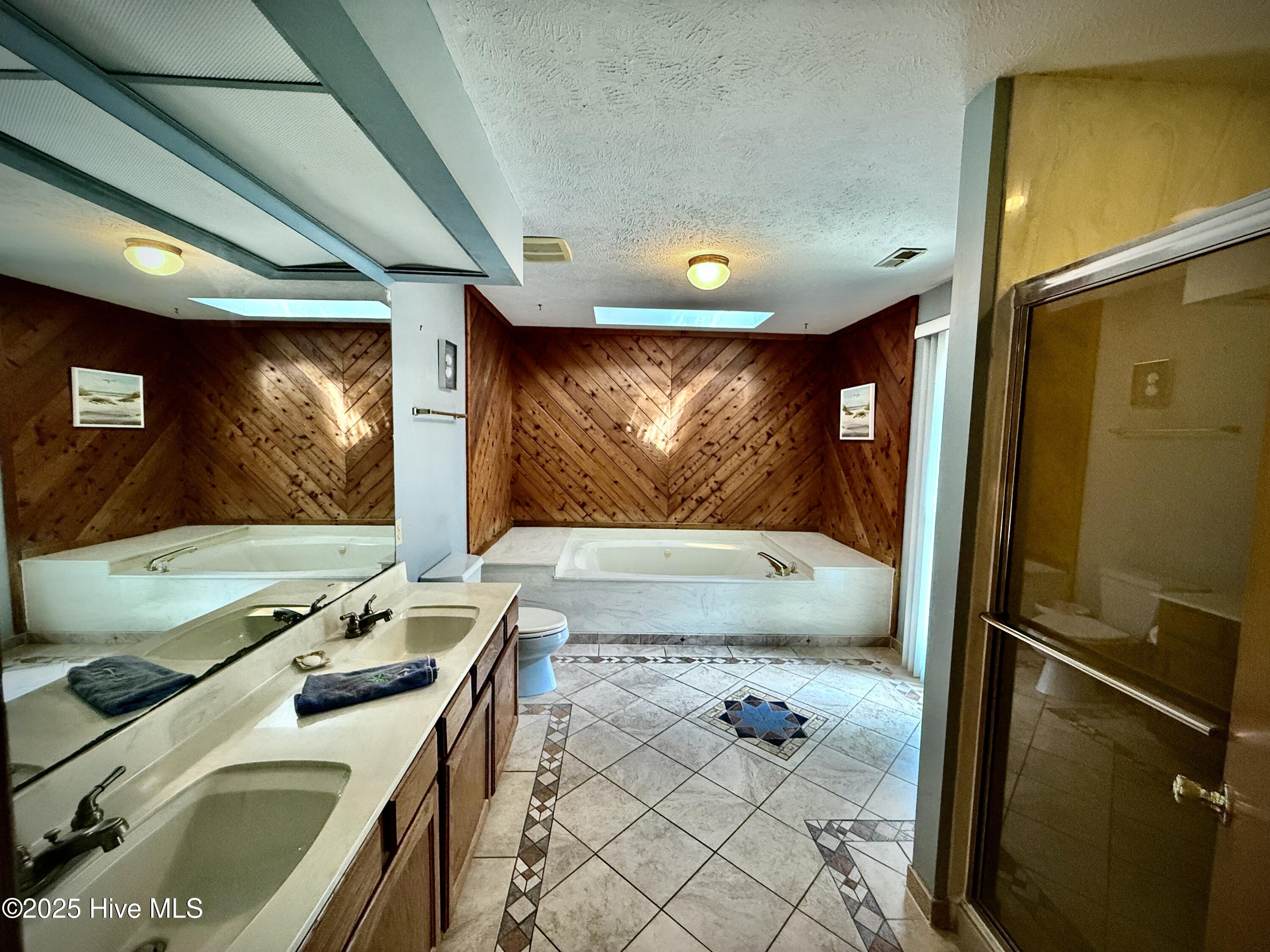 100518728 | Photo 12