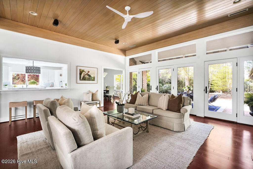 100565103 | Photo 17