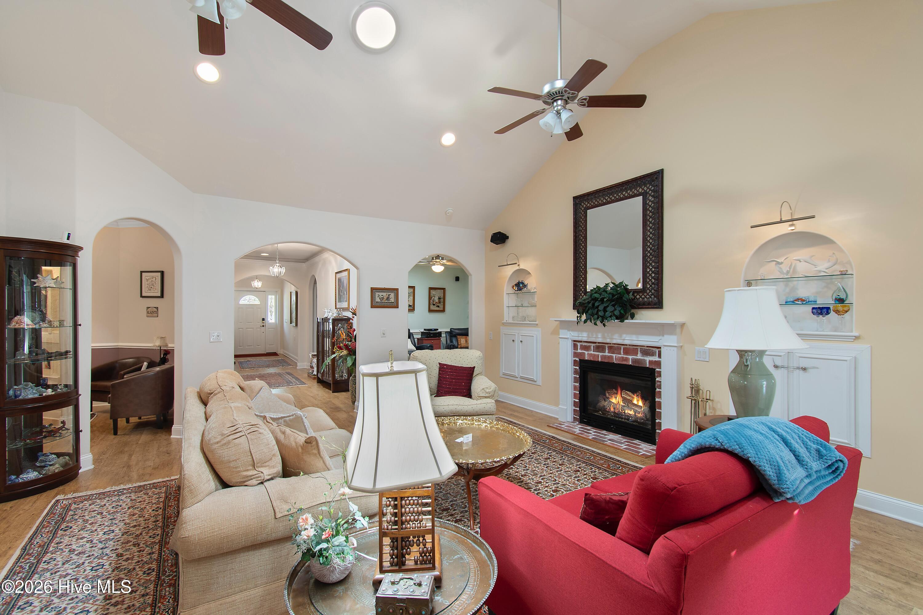 100556962 | Photo 16