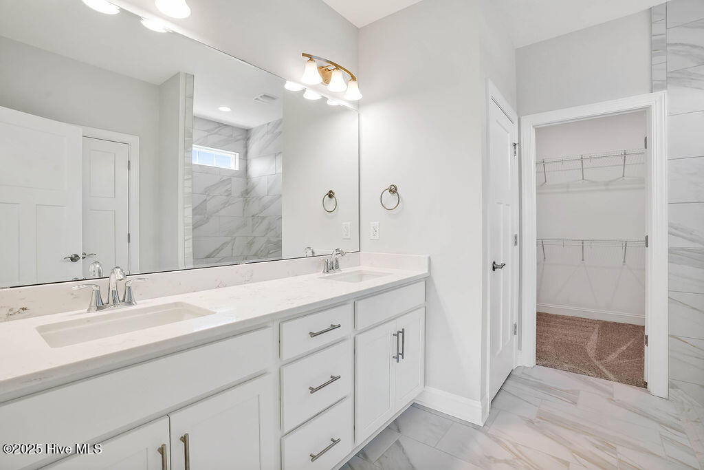 100461561 | Photo 18