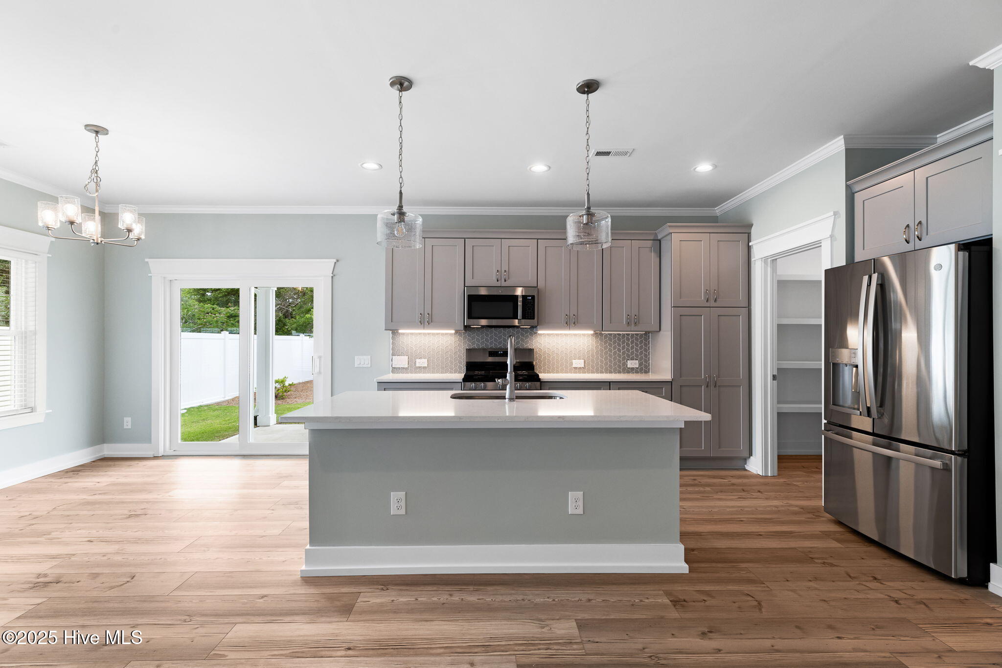 100479580 | Photo 16