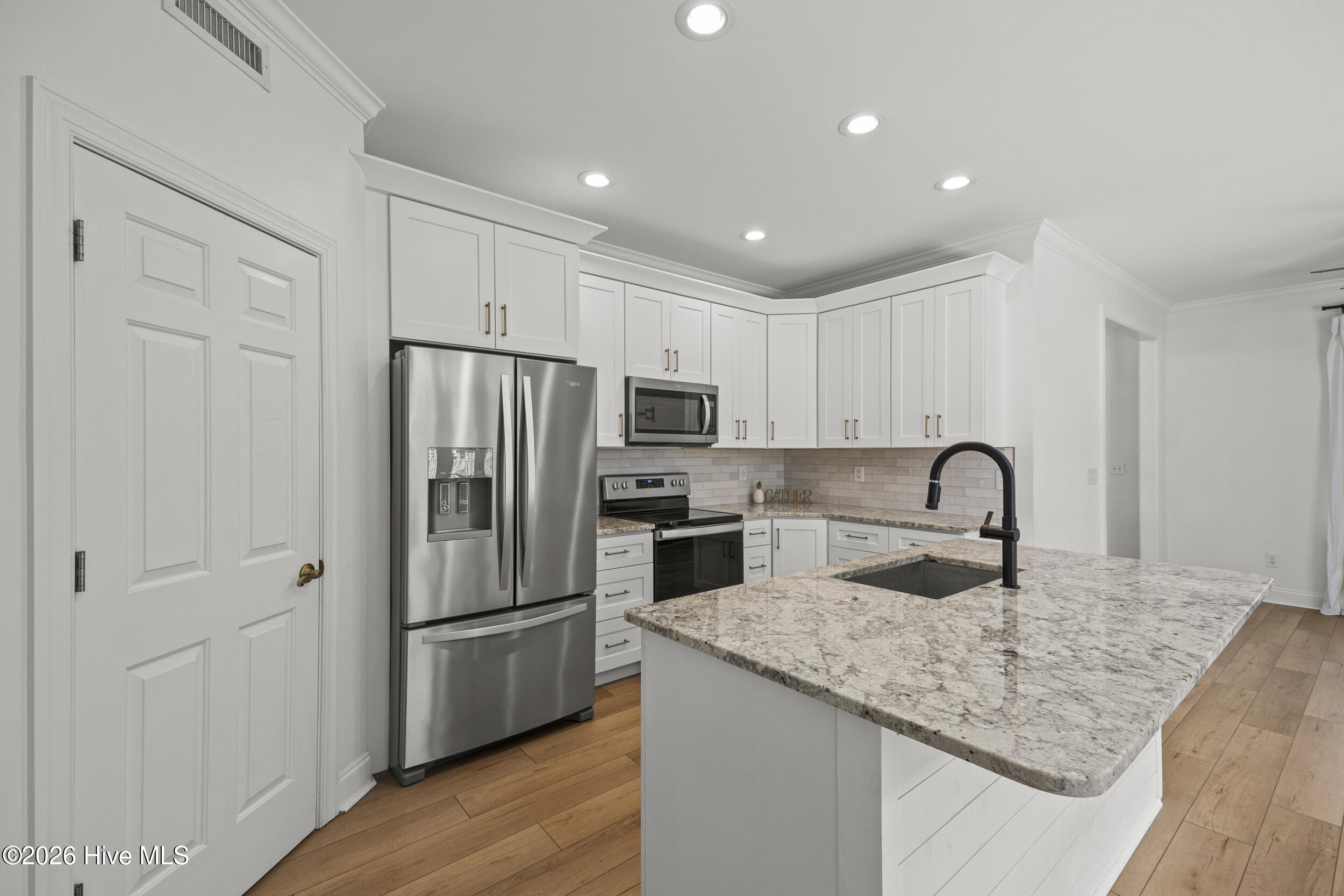 100567913 | Photo 14