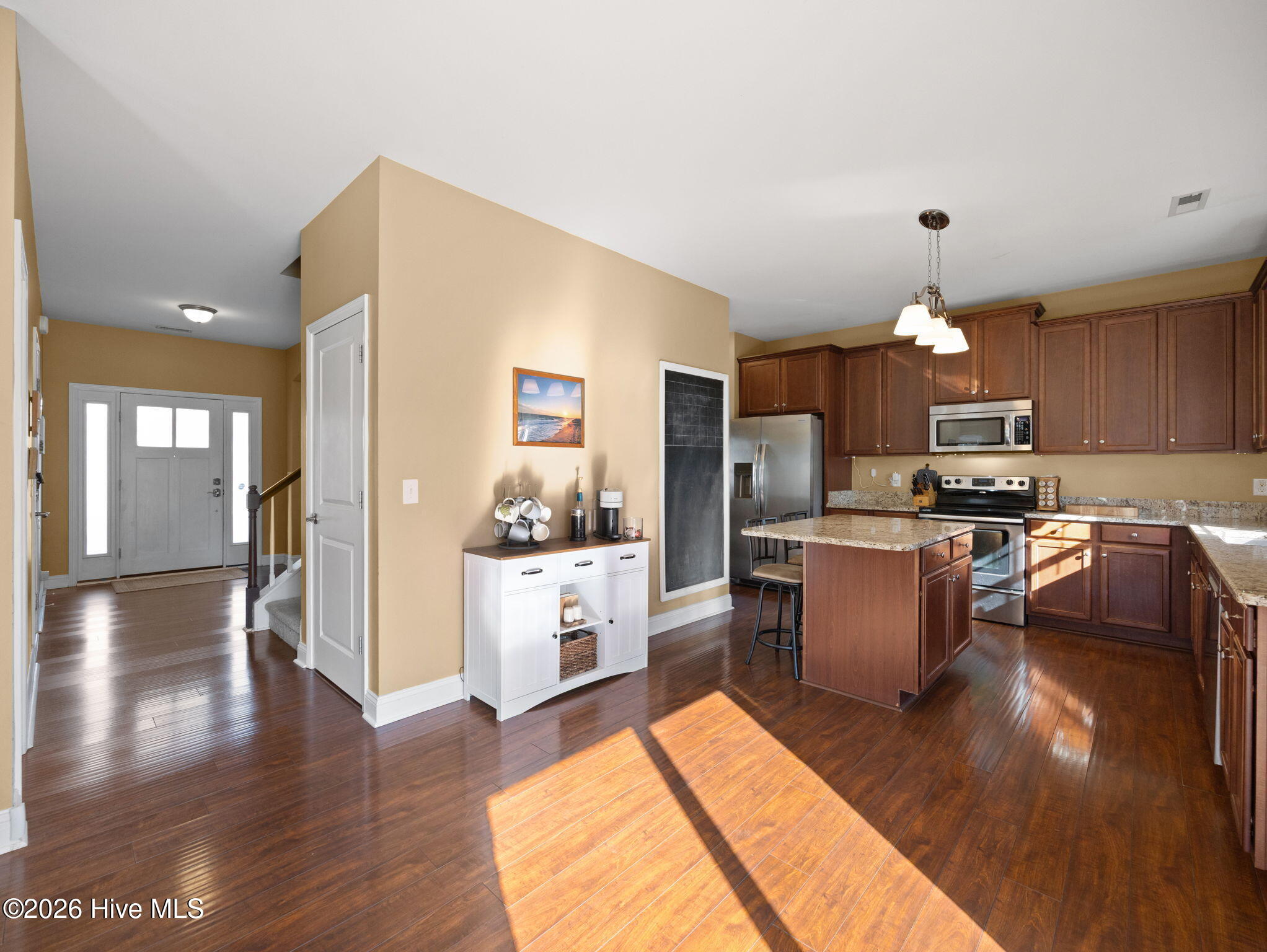 100565873 | Photo 14