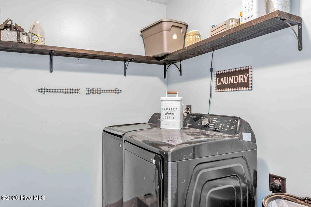 100567733 | Photo 30