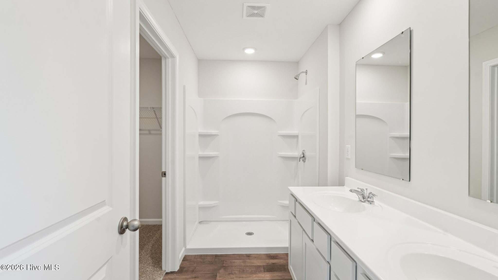 100557300 | Photo 18