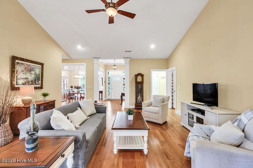100577333 | Photo 12
