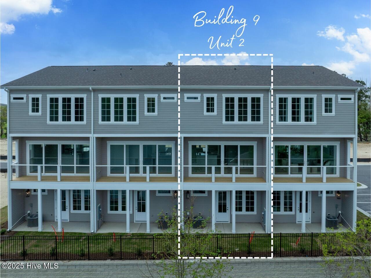 100508387 | Photo 25