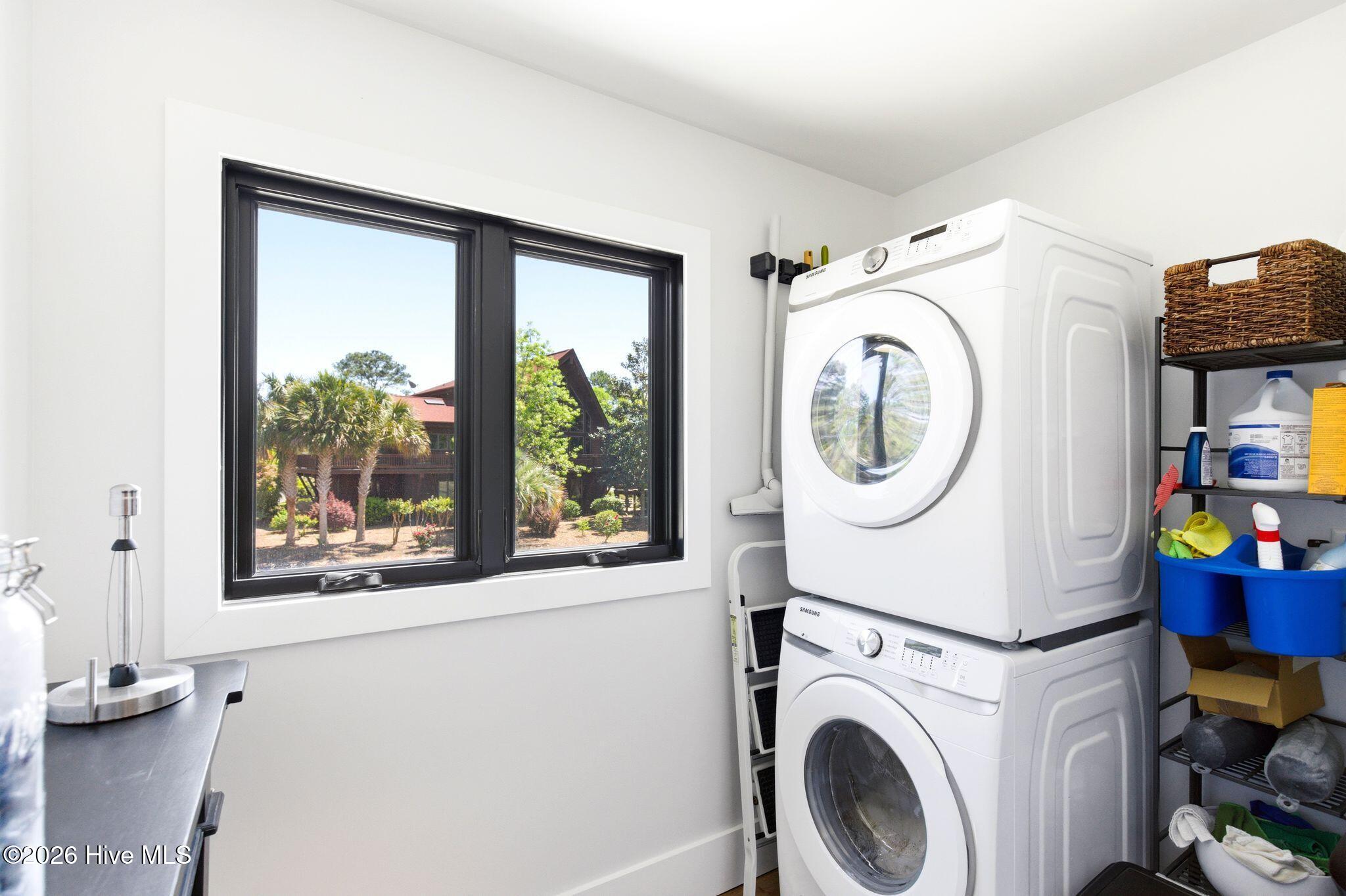 100568012 | Photo 40