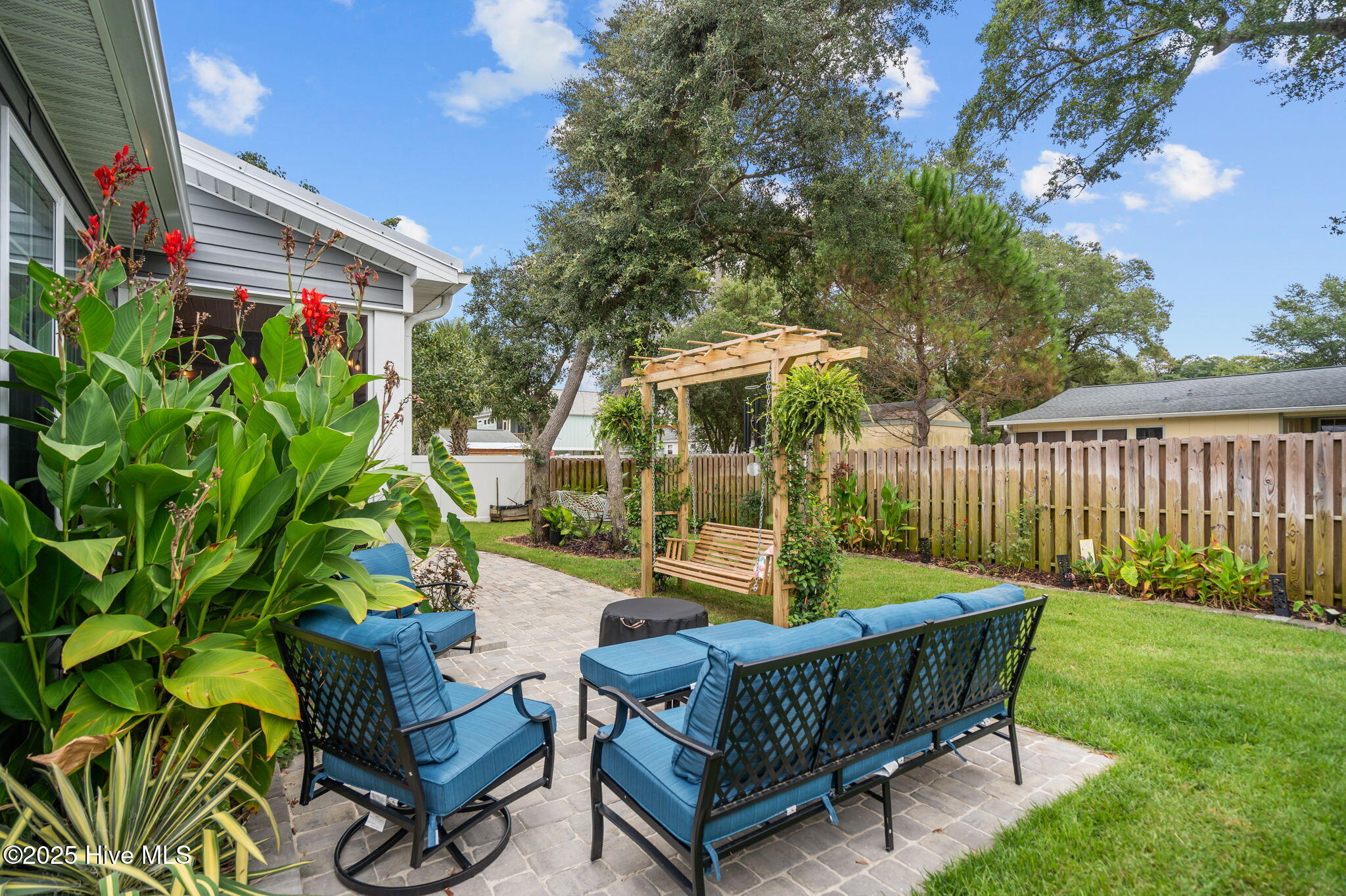 100552886 | Photo 35