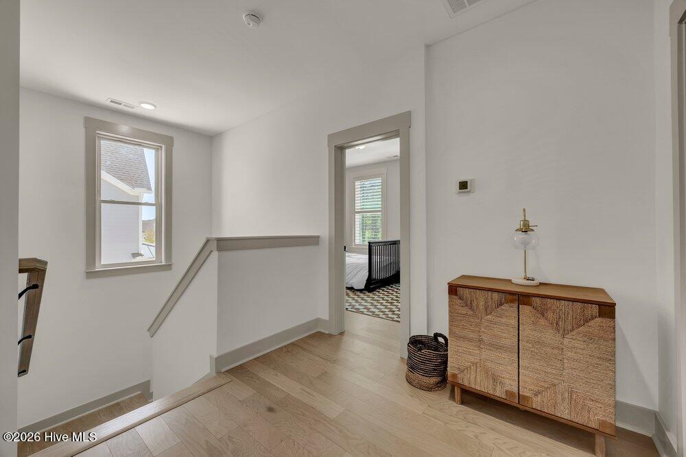 100567967 | Photo 16