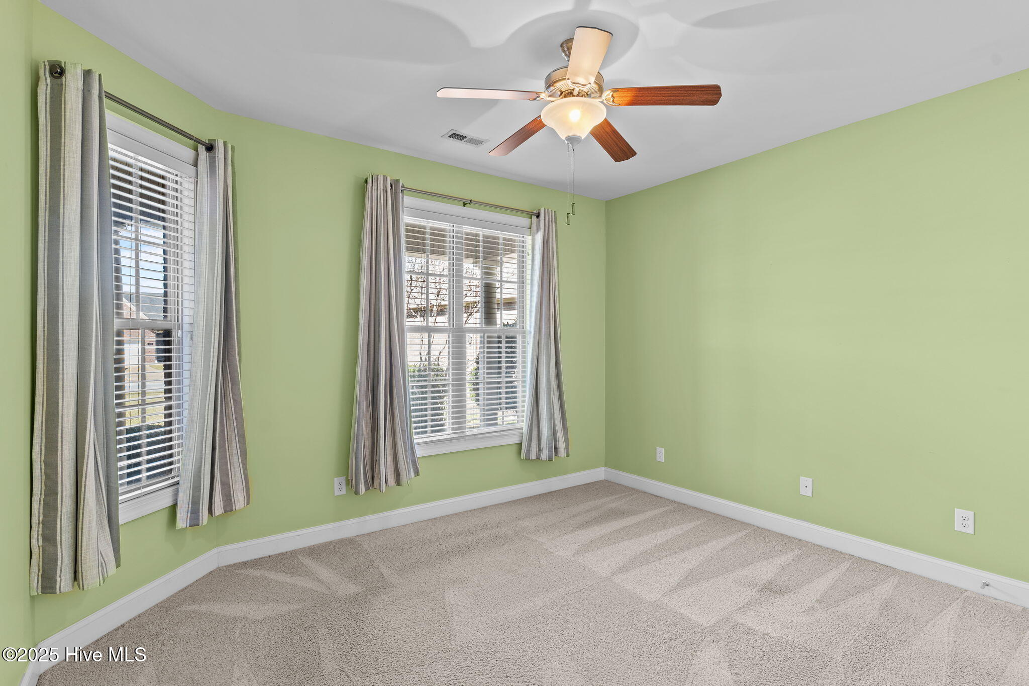 100541169 | Photo 23