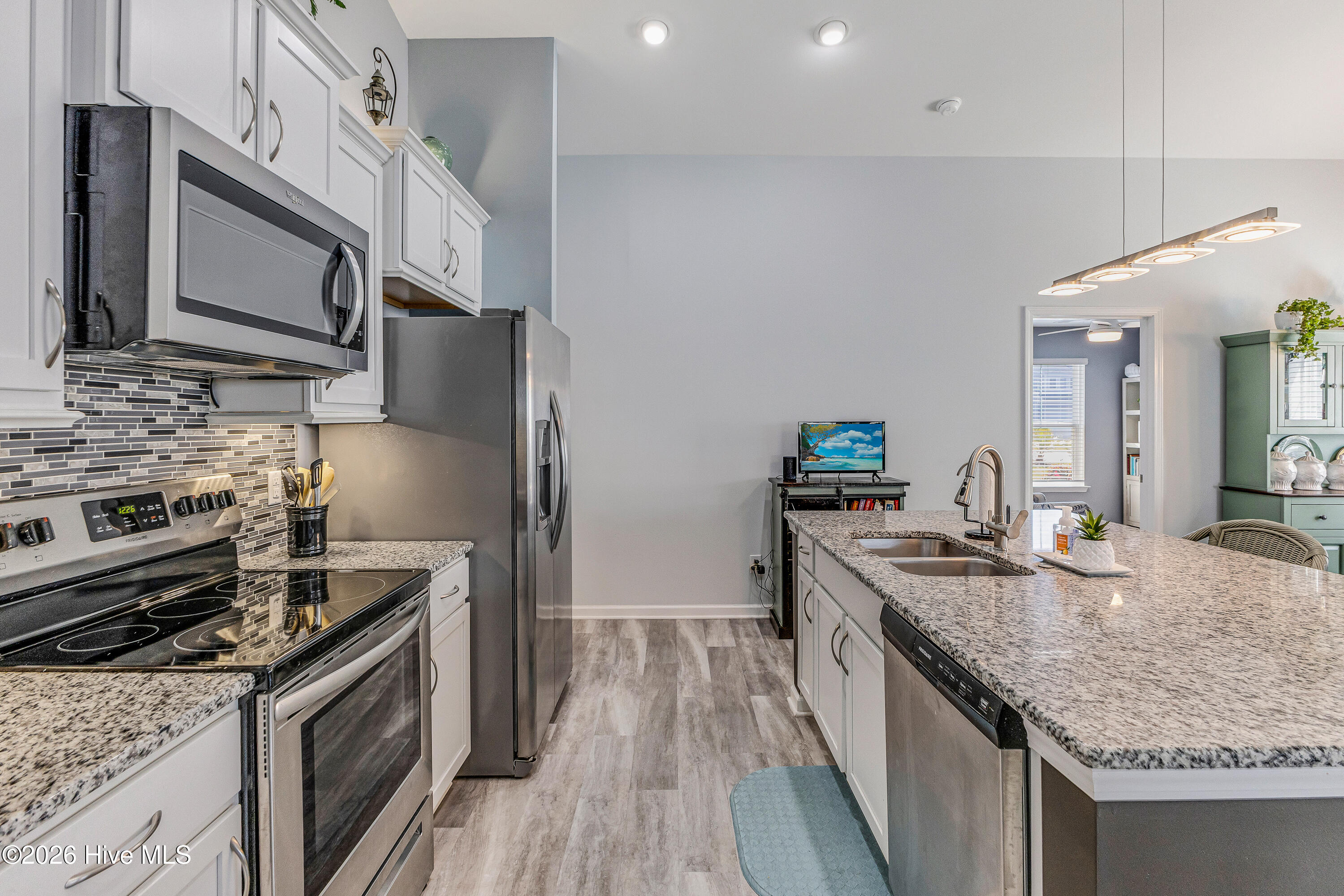 100560714 | Photo 12