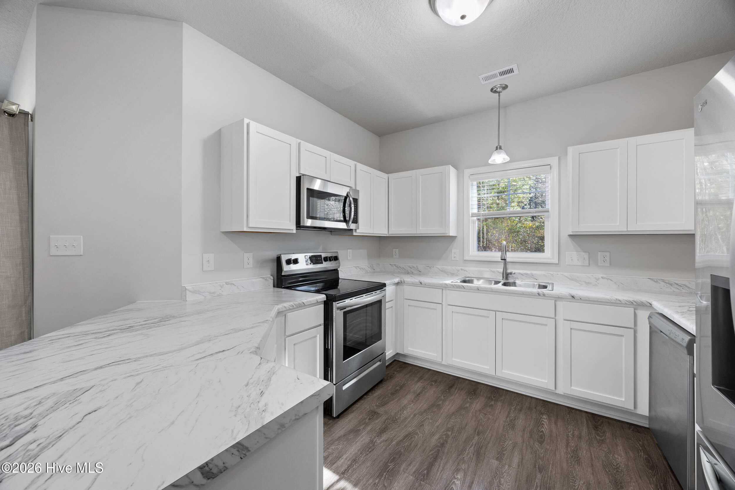 100557610 | Photo 18