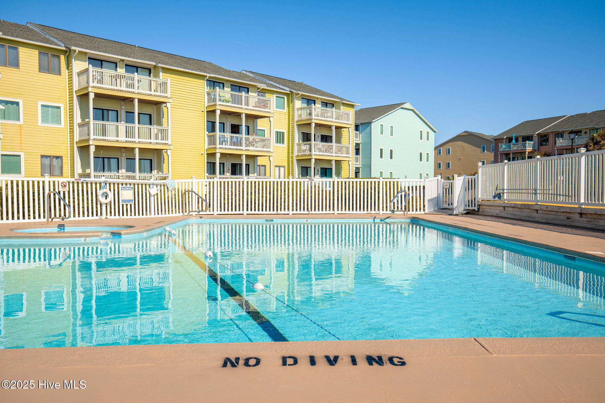 100517444 | Photo 35