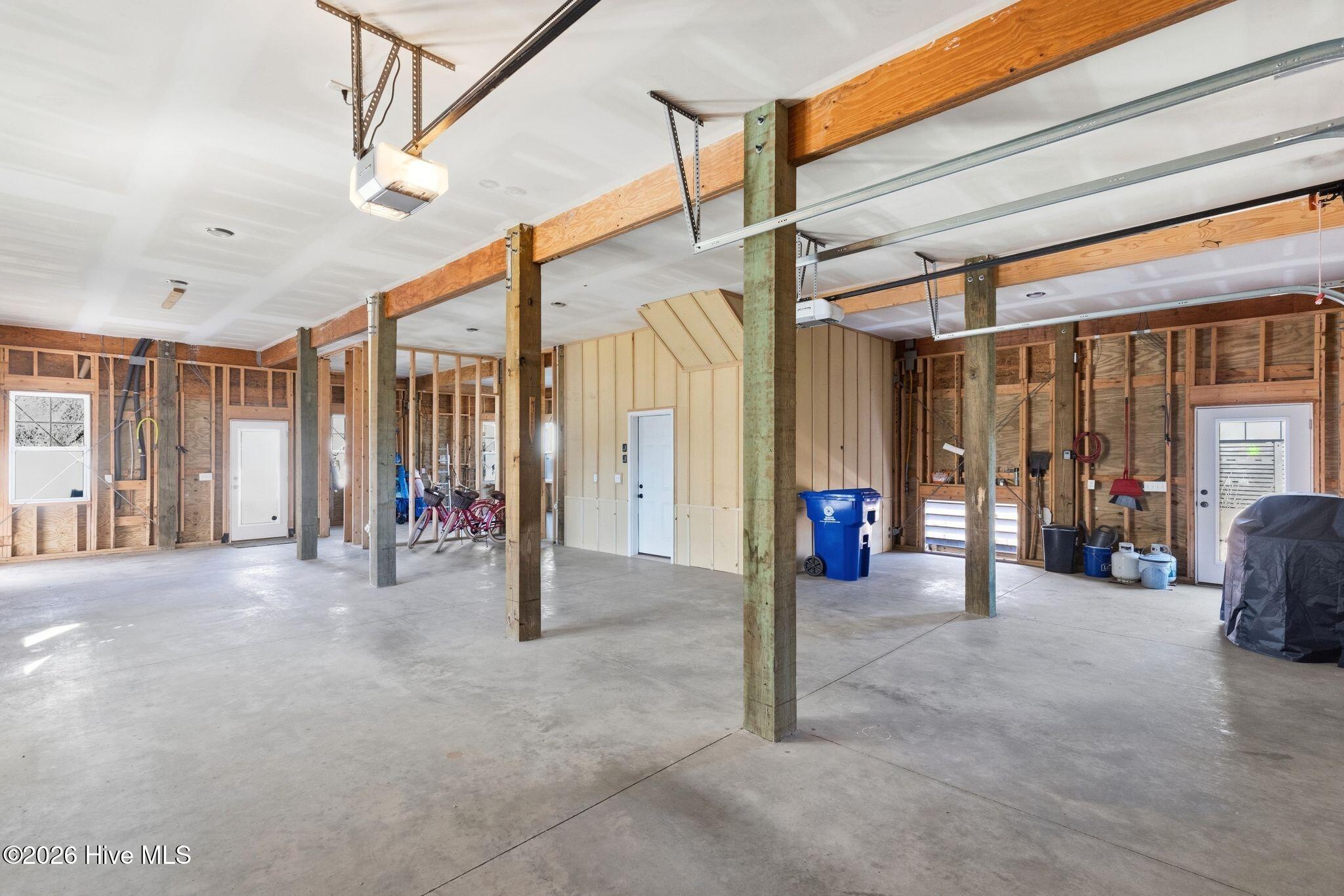 100559655 | Photo 53