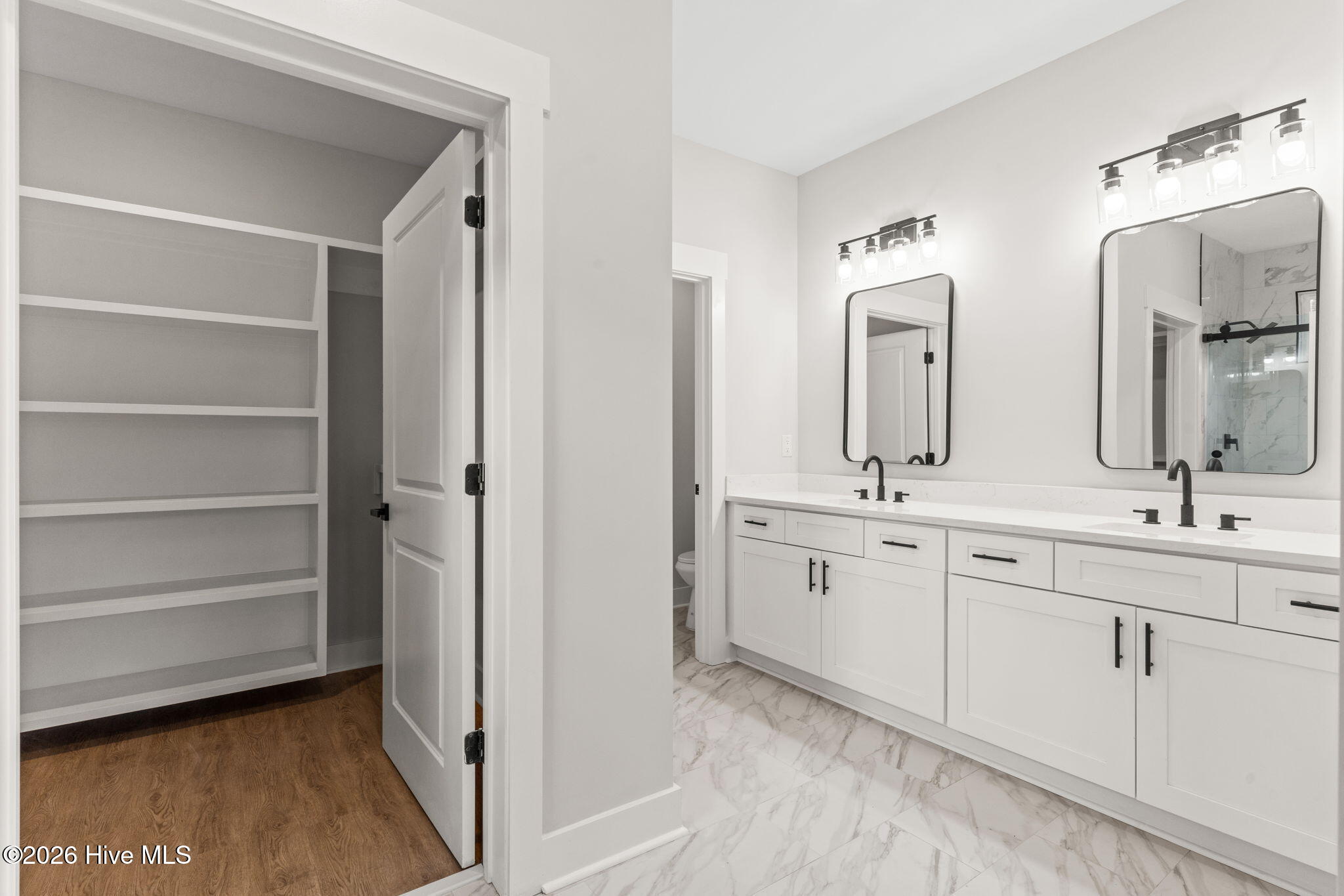 100558111 | Photo 22