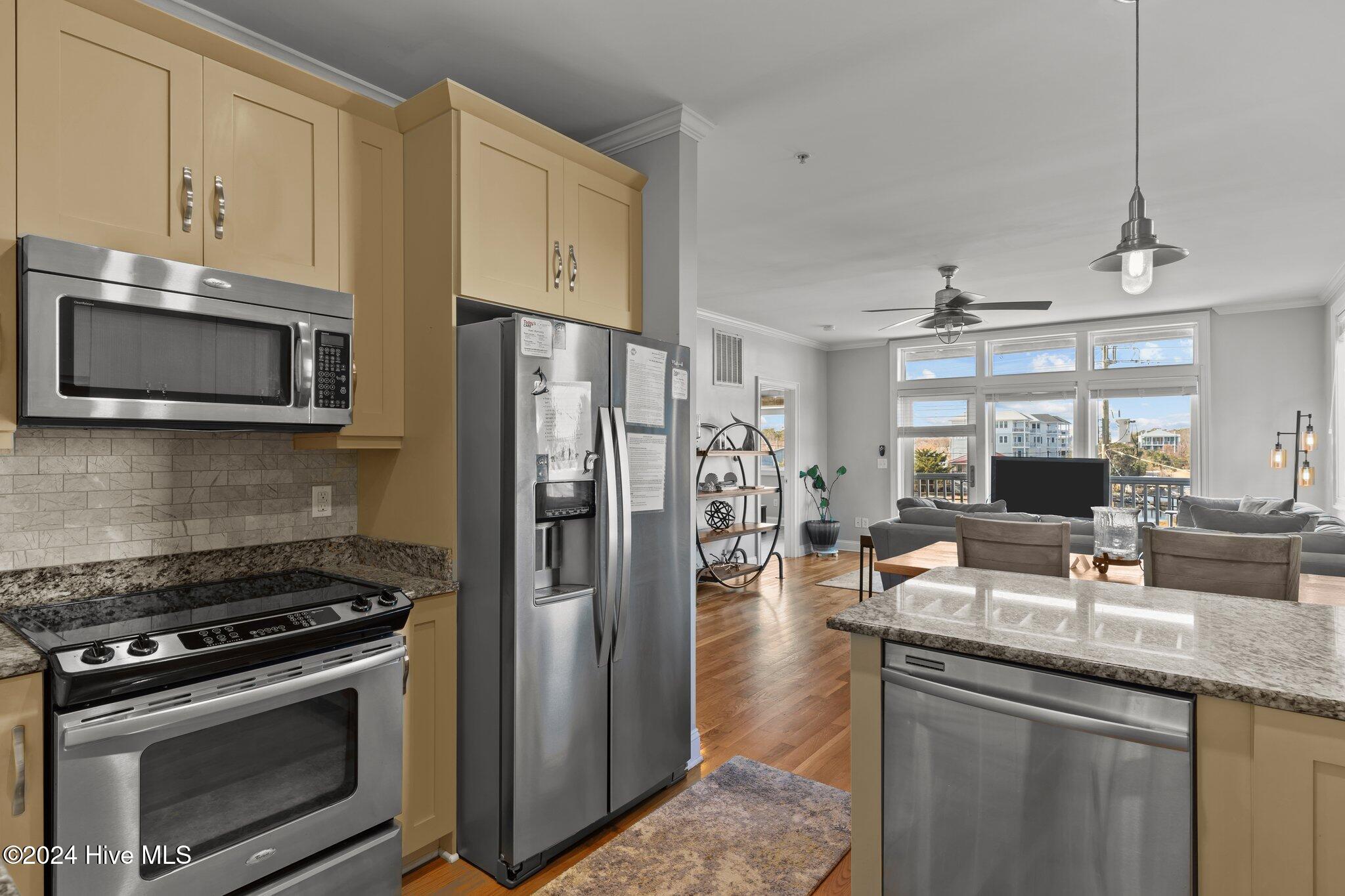 100562990 | Photo 17