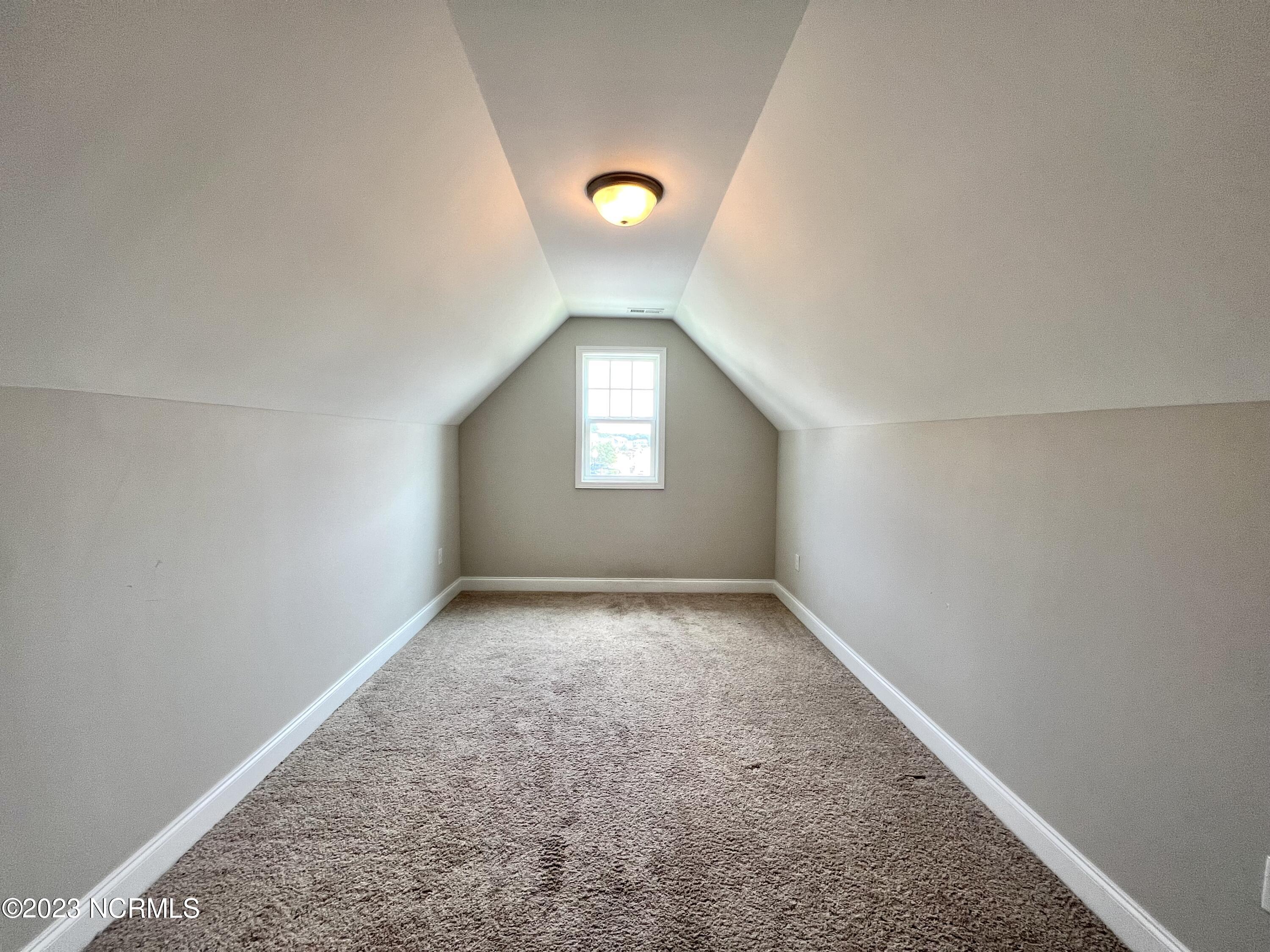 100559213 | Photo 18