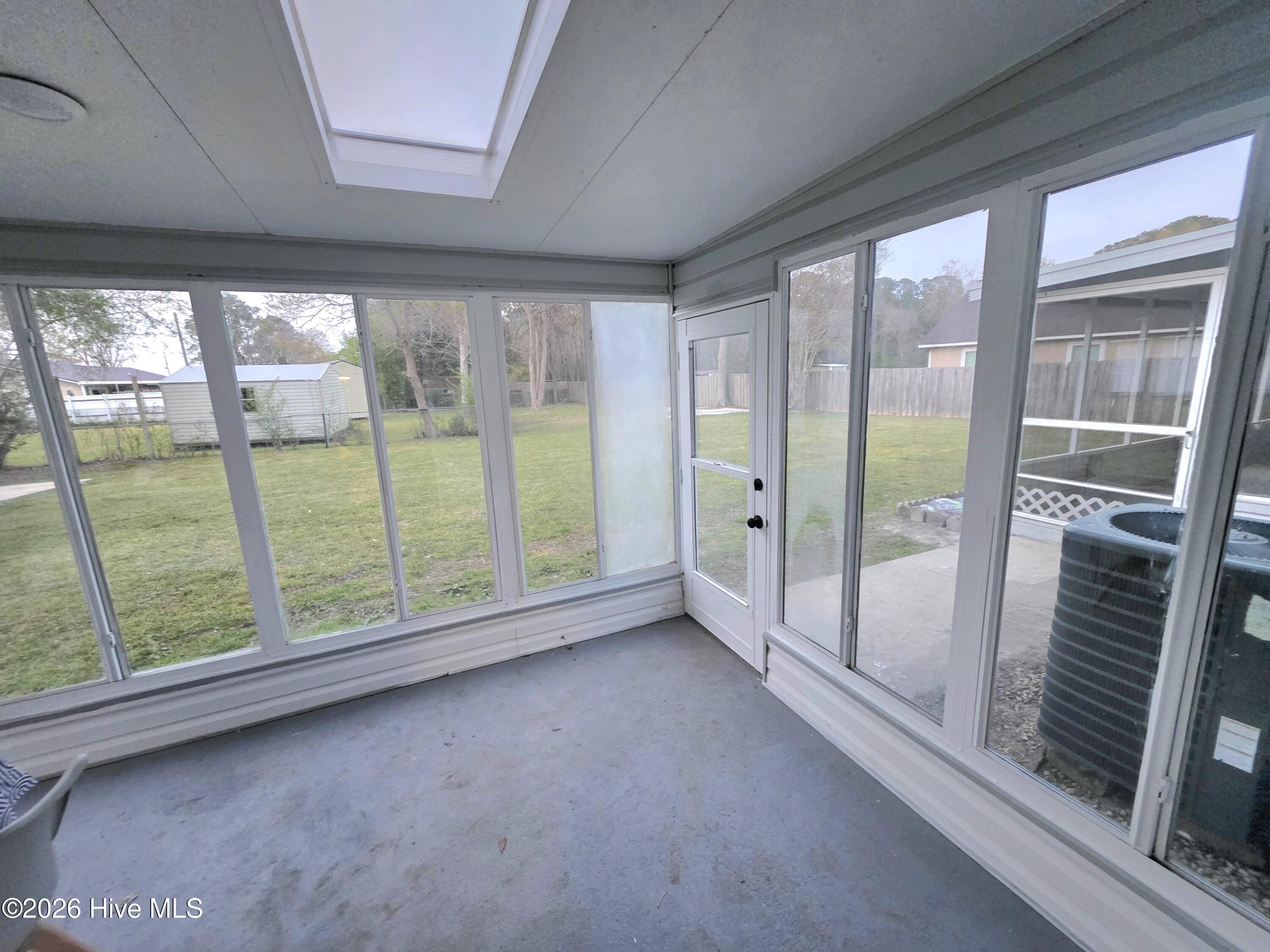 100562929 | Photo 28