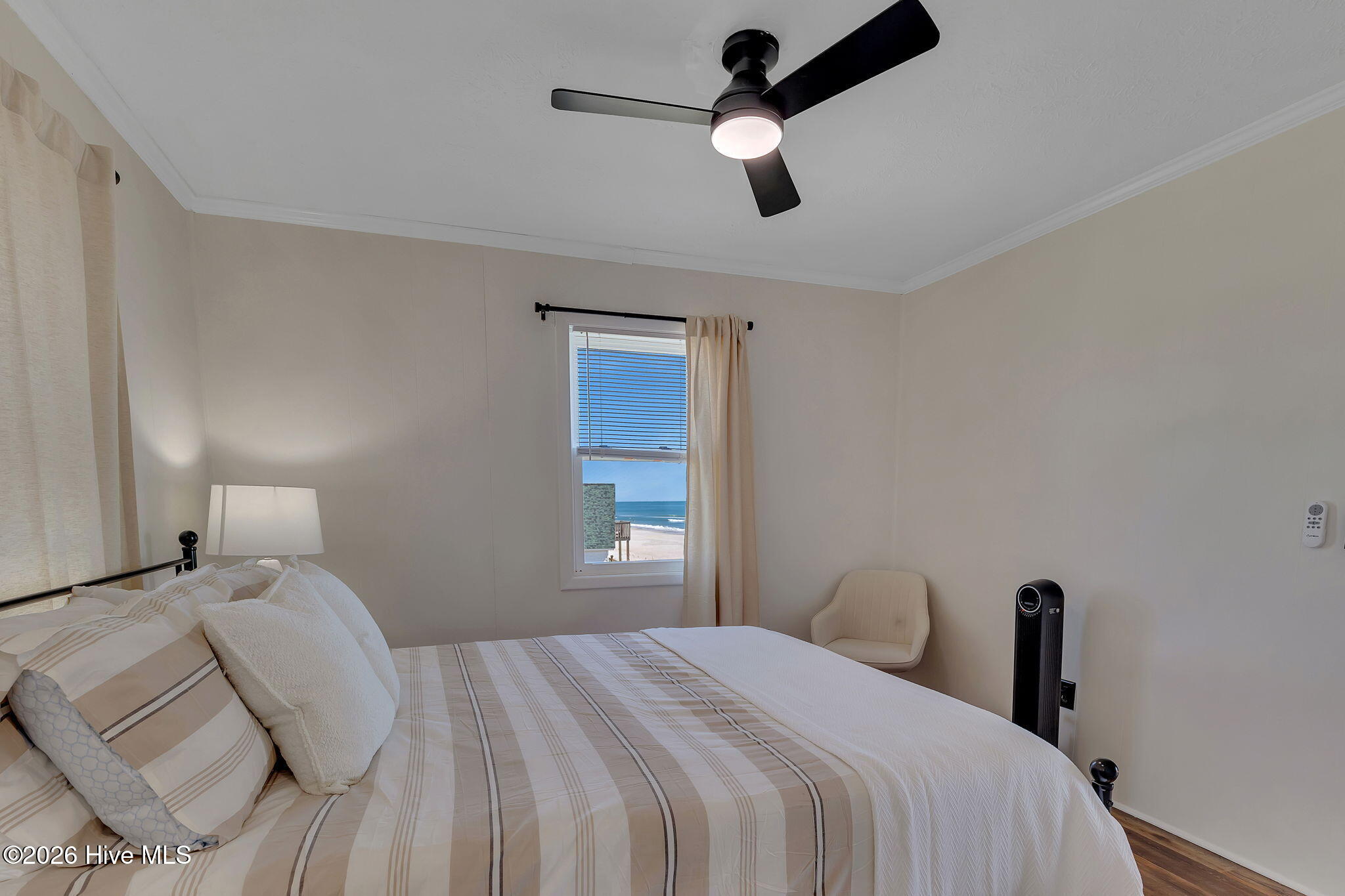 100548009 | Photo 40