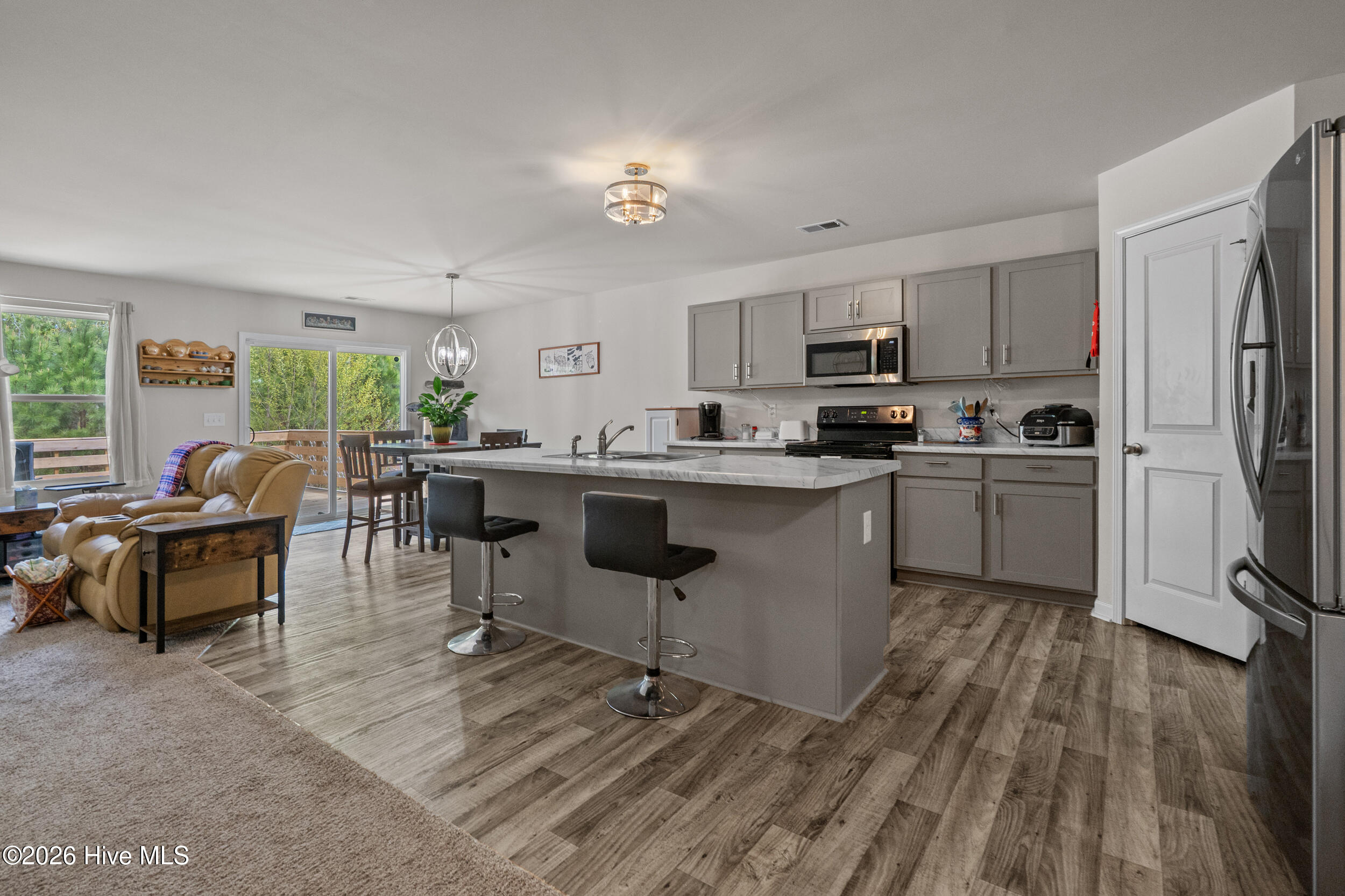 100563374 | Photo 12