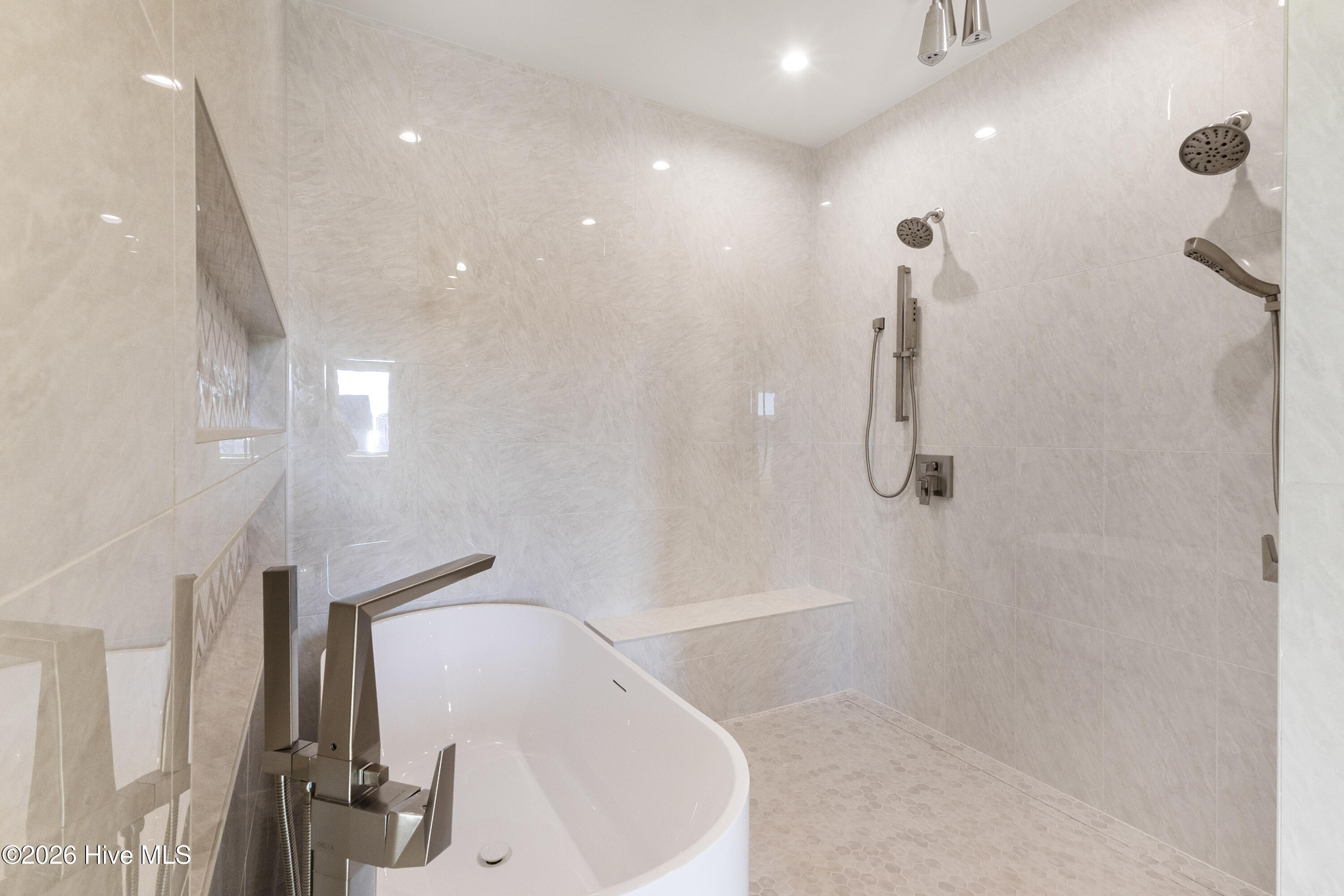 100551953 | Photo 70