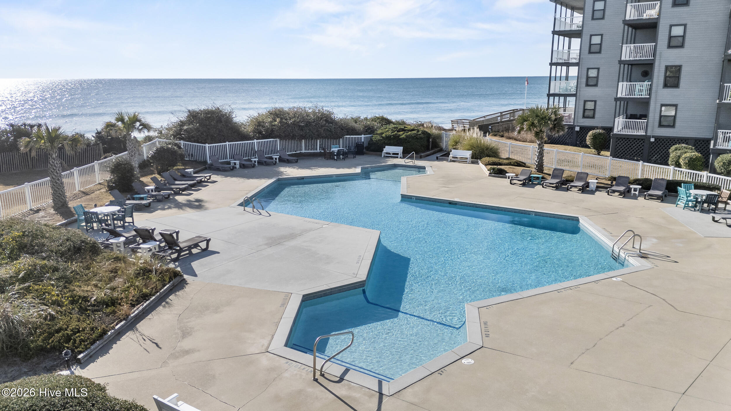 100554399 | Photo 40