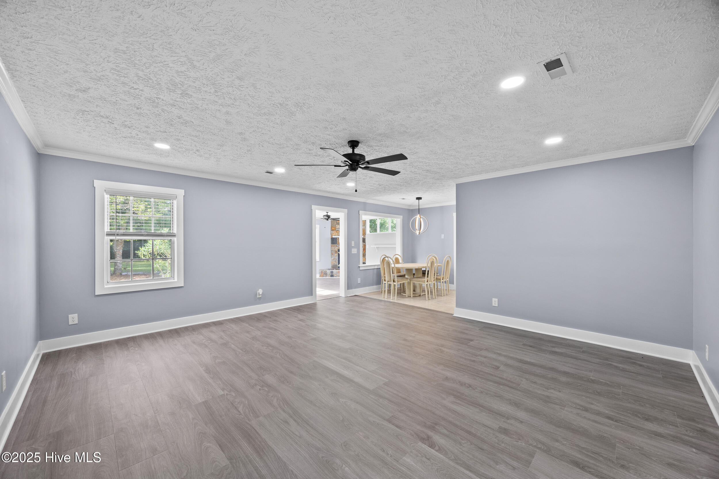 100521133 | Photo 21