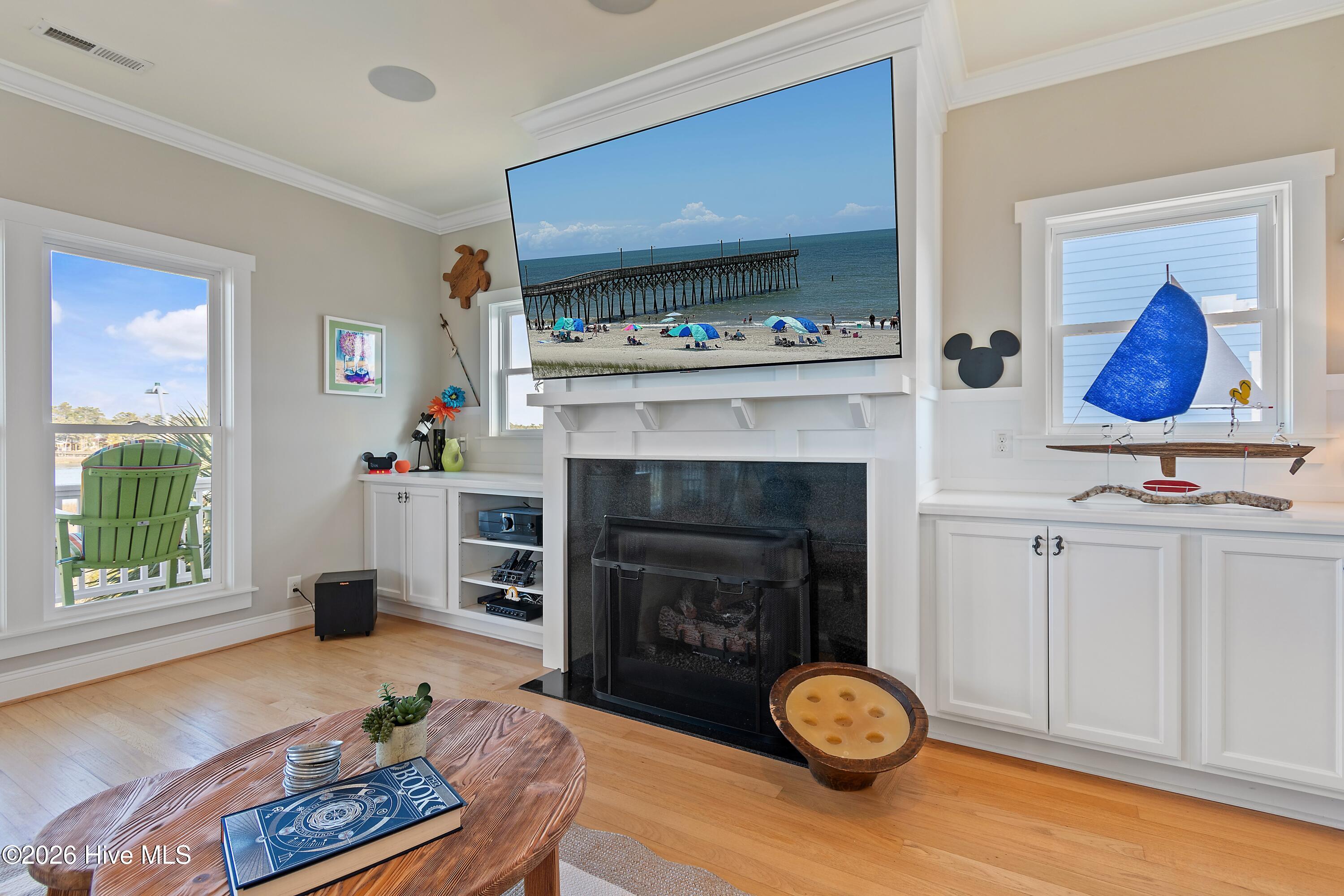 100547870 | Photo 23