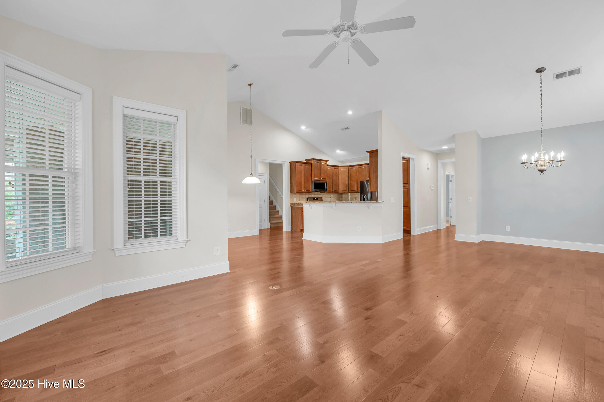 100514630 | Photo 17