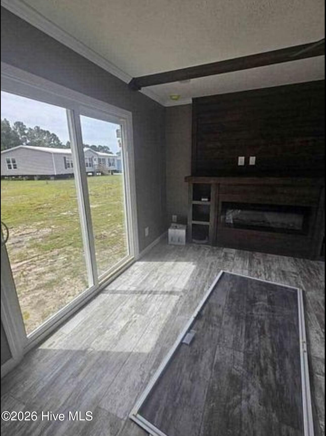 100568186 | Photo 12