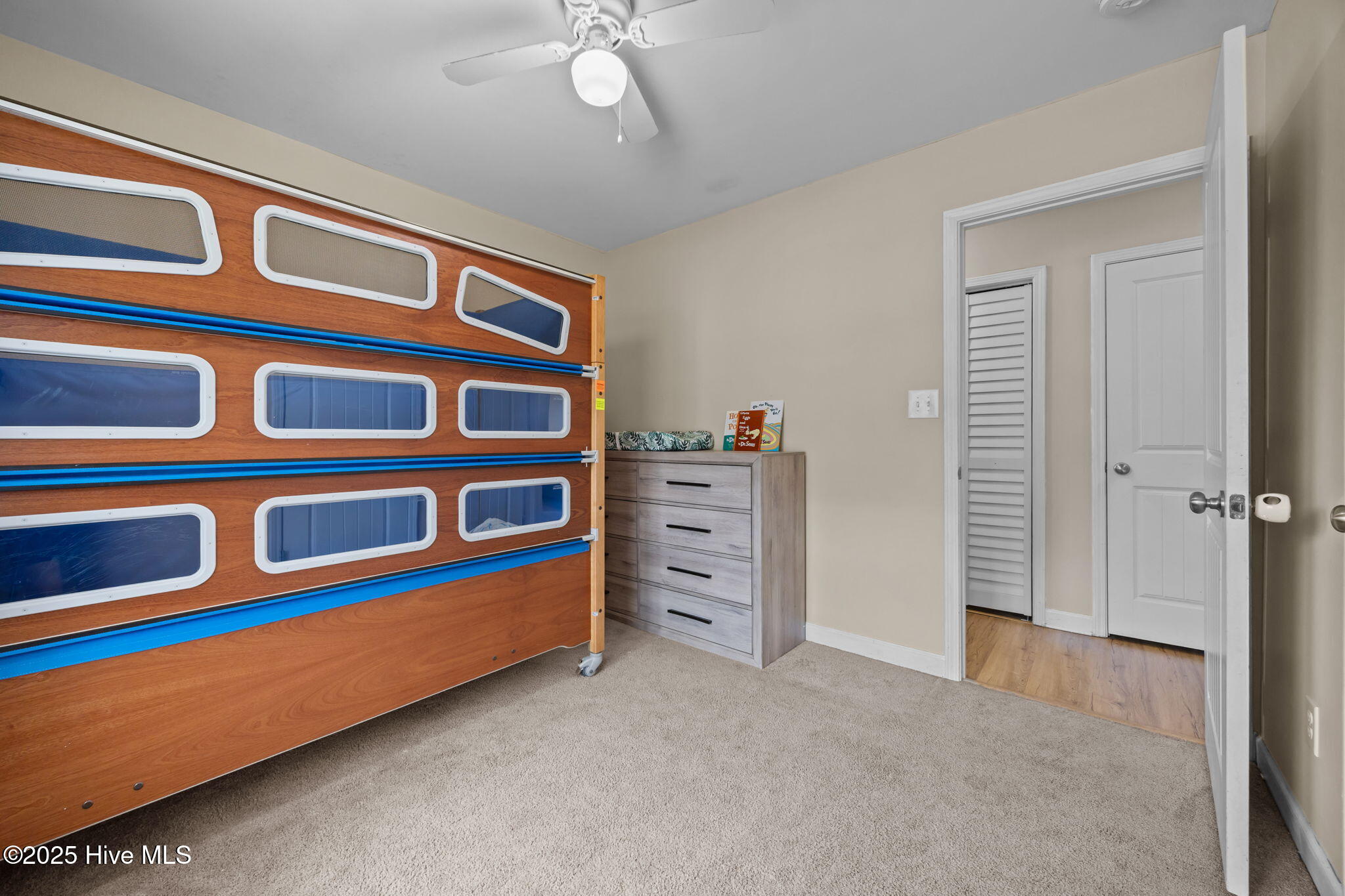 100530161 | Photo 23