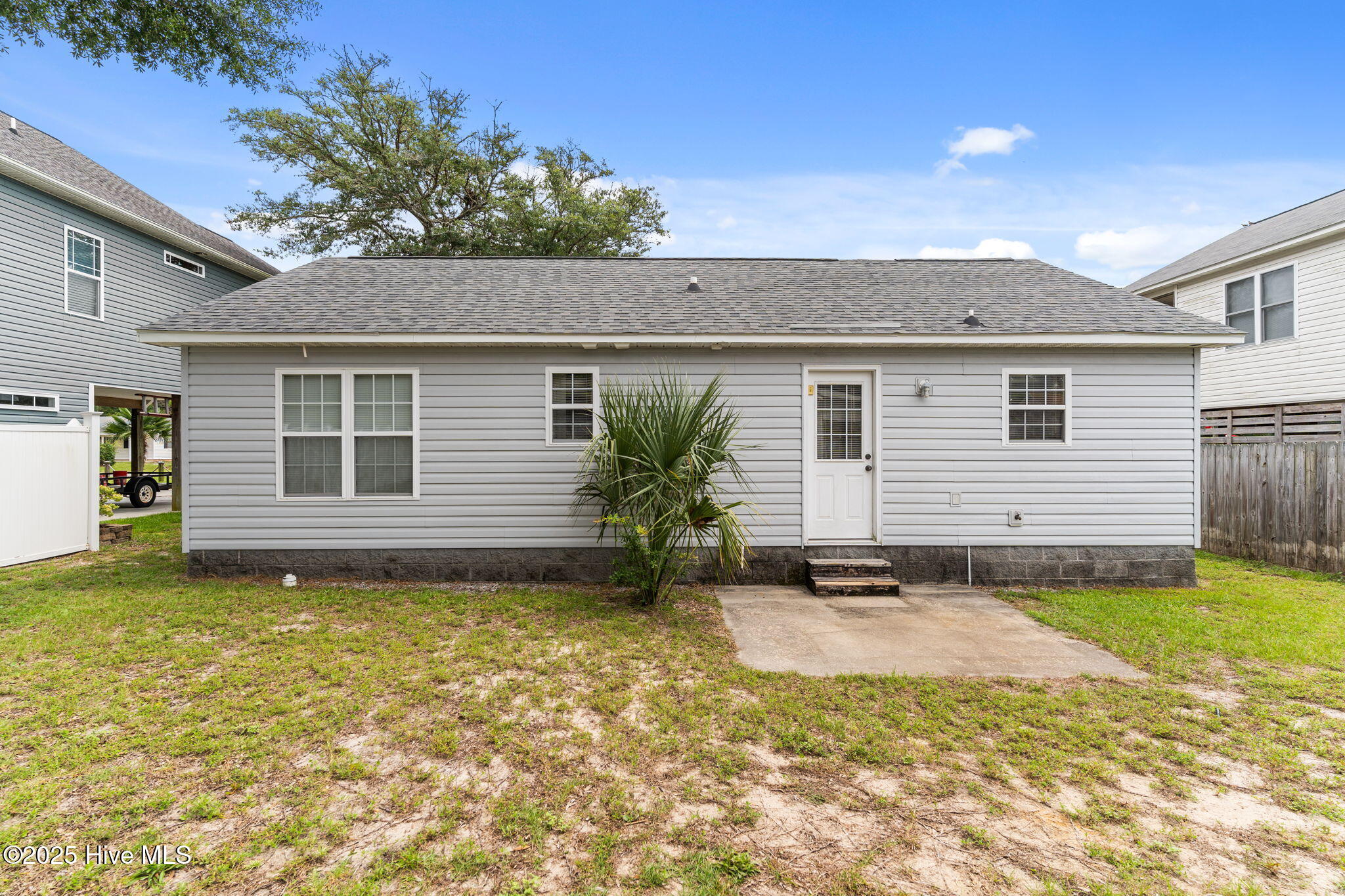 100526319 | Photo 16