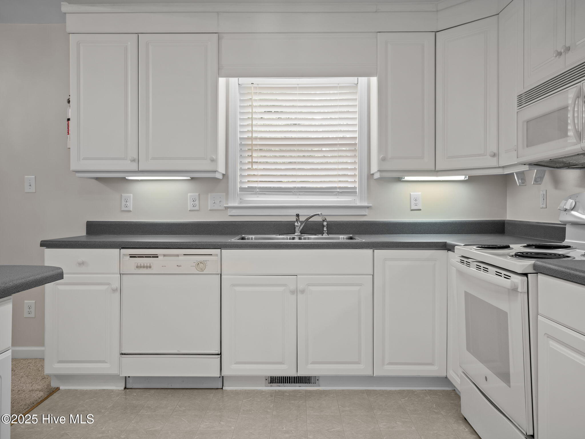 100536740 | Photo 11