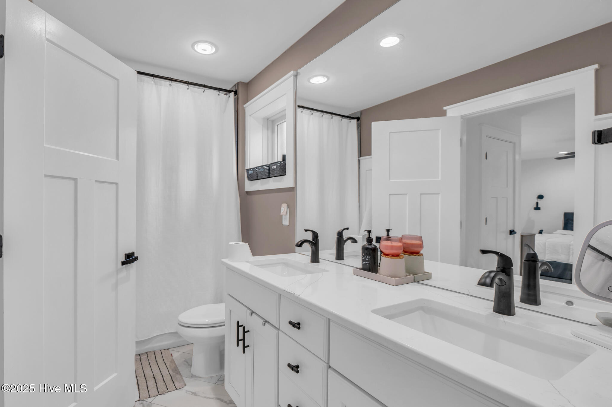 100494637 | Photo 85