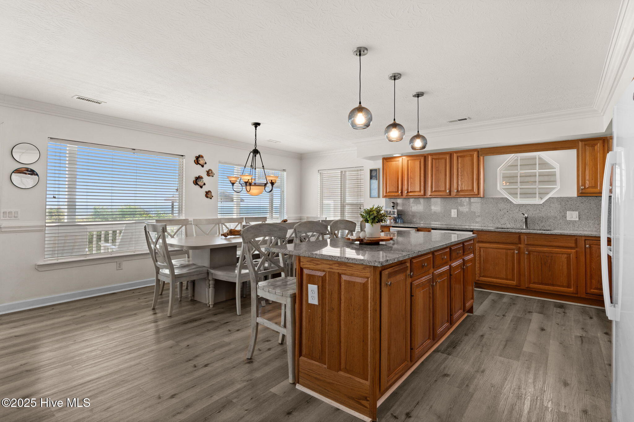 100515755 | Photo 12