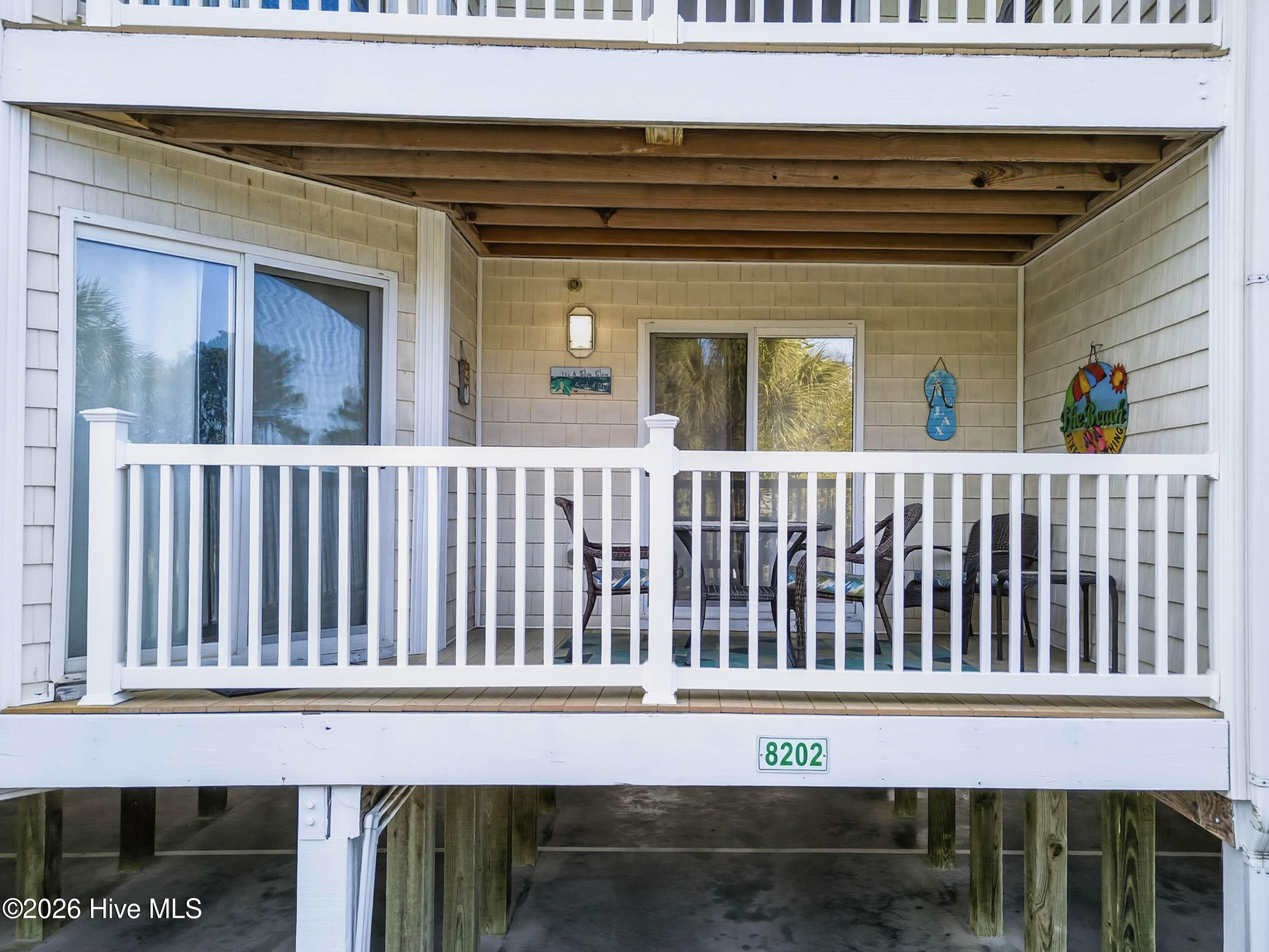 100563850 | Photo 25