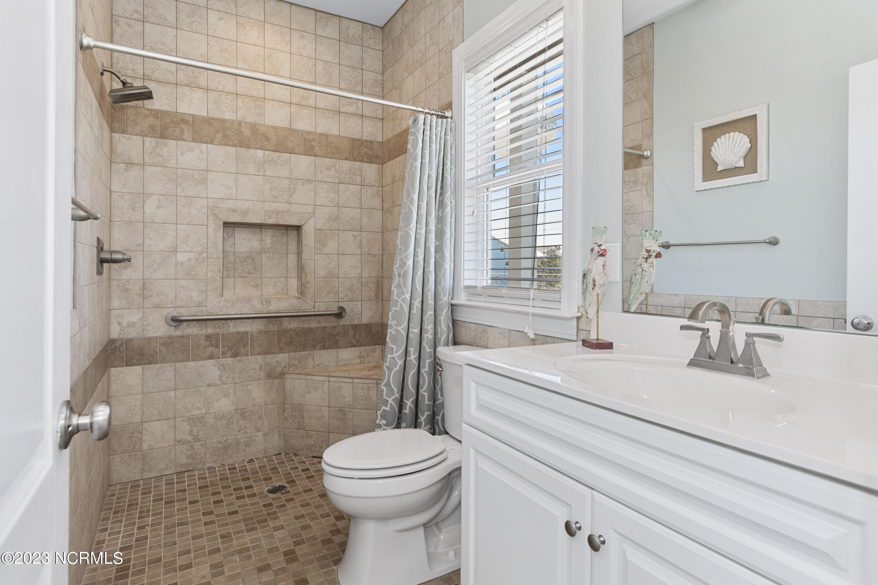 100565817 | Photo 37