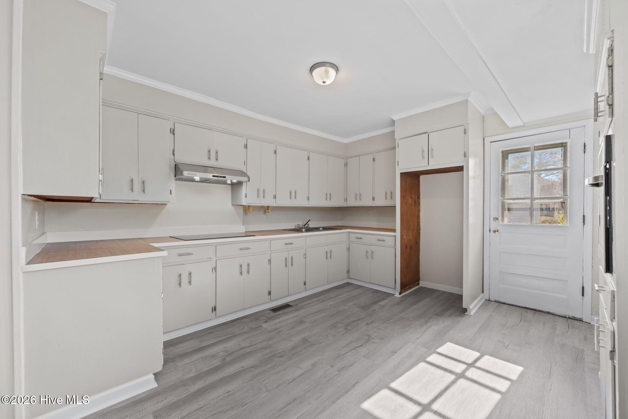 100562328 | Photo 41