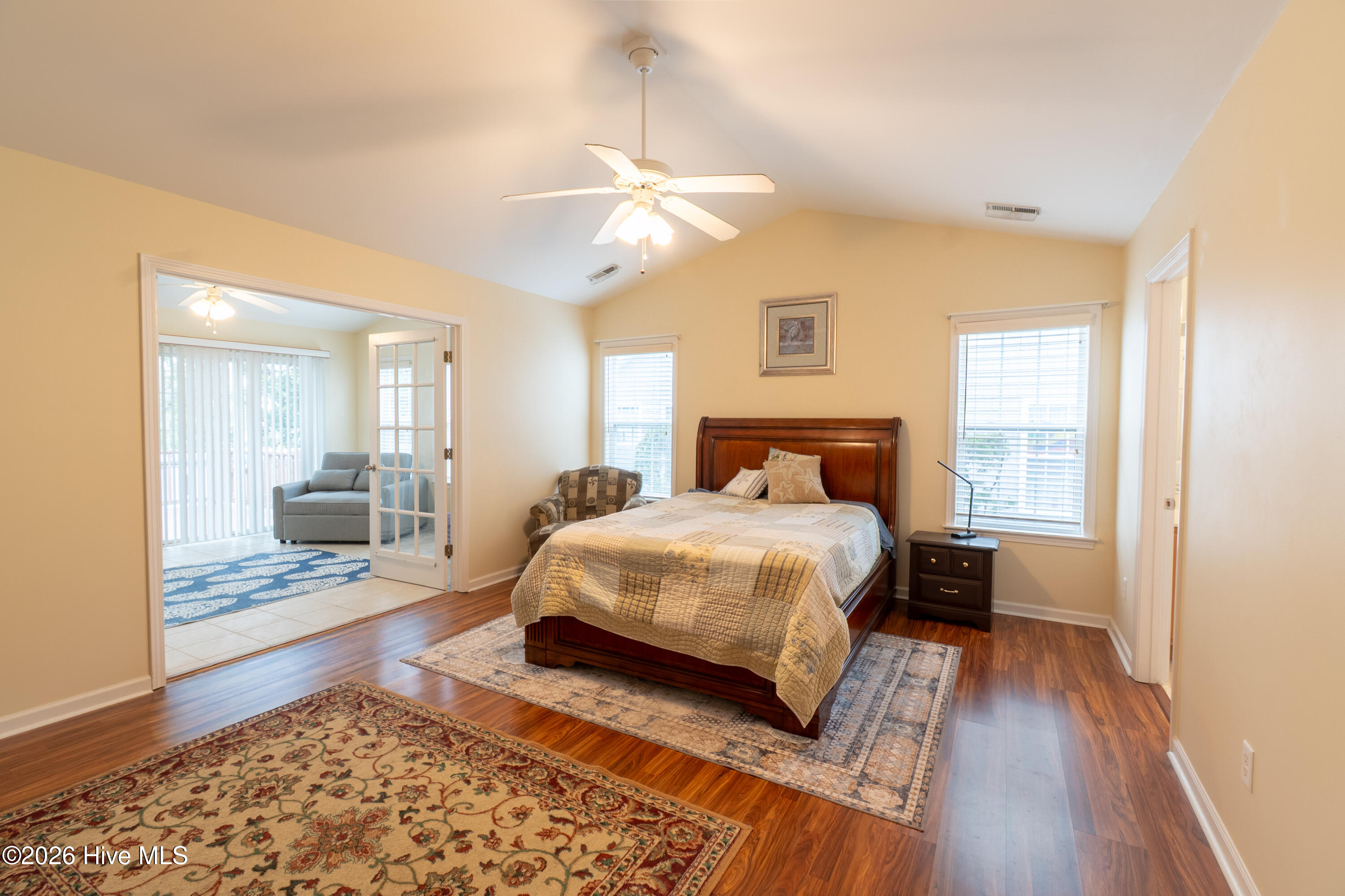 100554380 | Photo 26