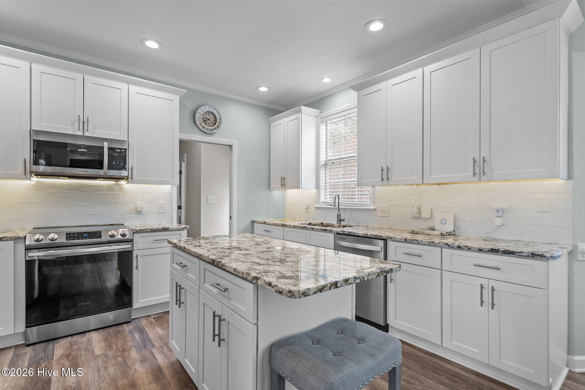 100548092 | Photo 14