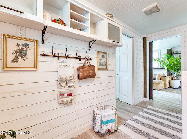 100558196 | Photo 35