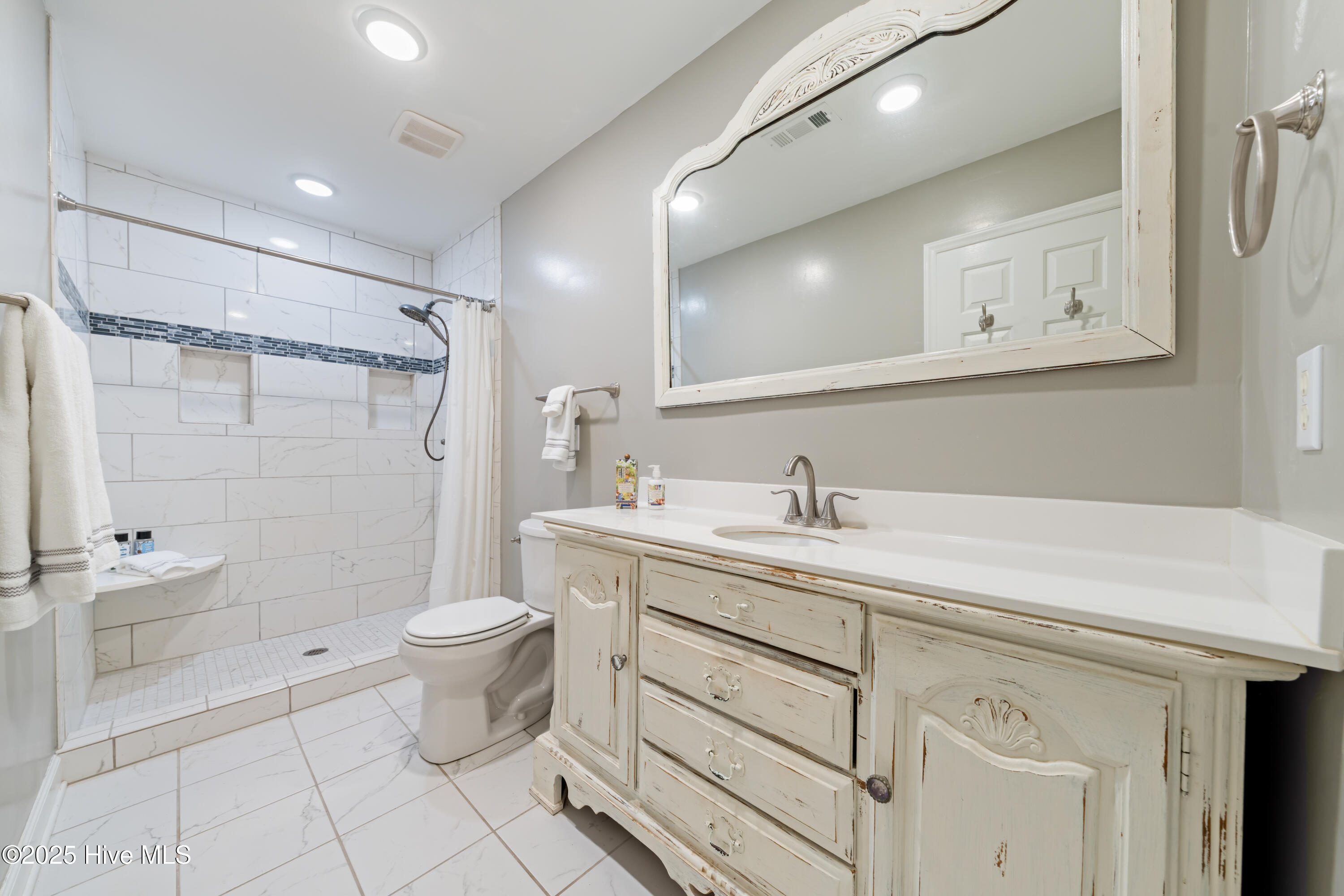 100543099 | Photo 34