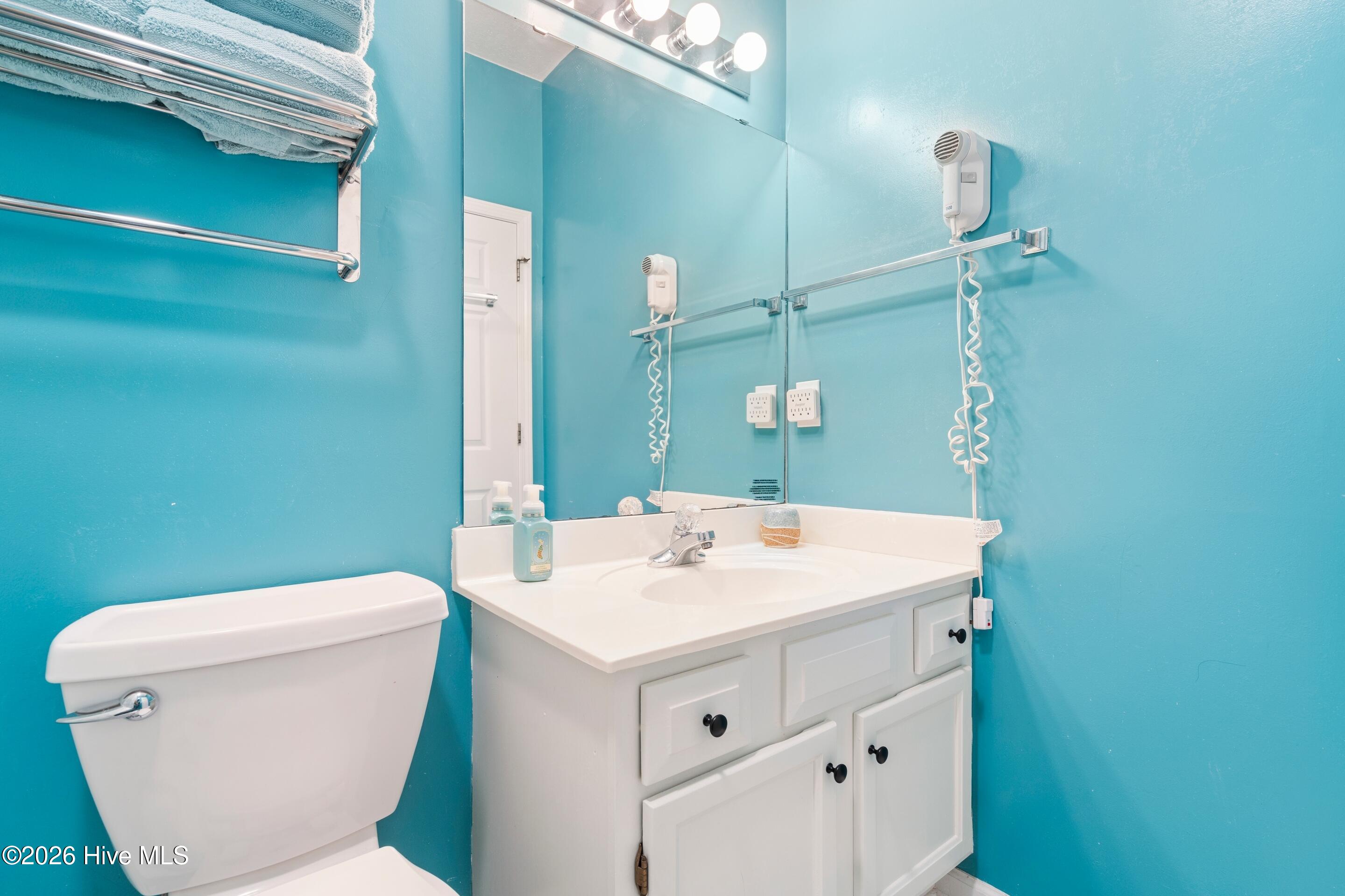 100548486 | Photo 47