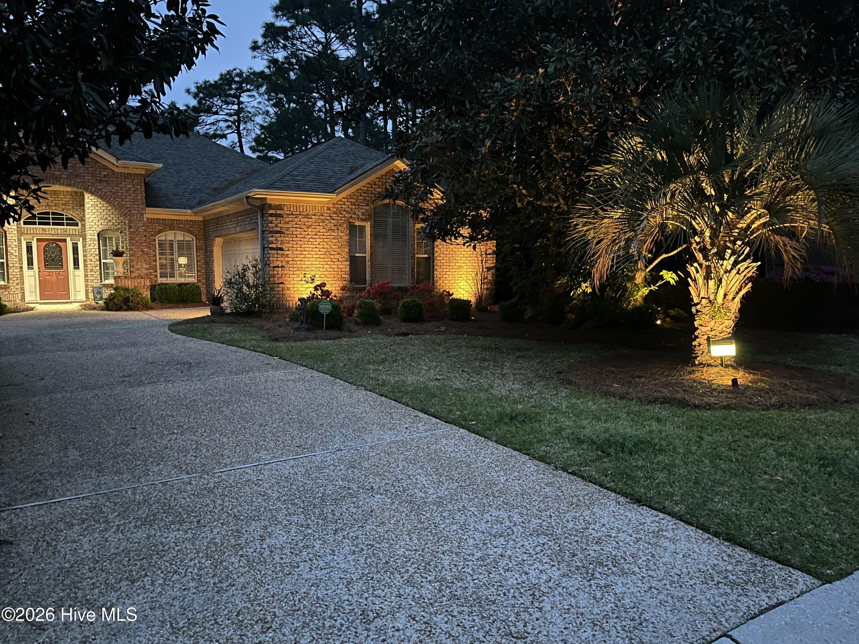 100565990 | Photo 49