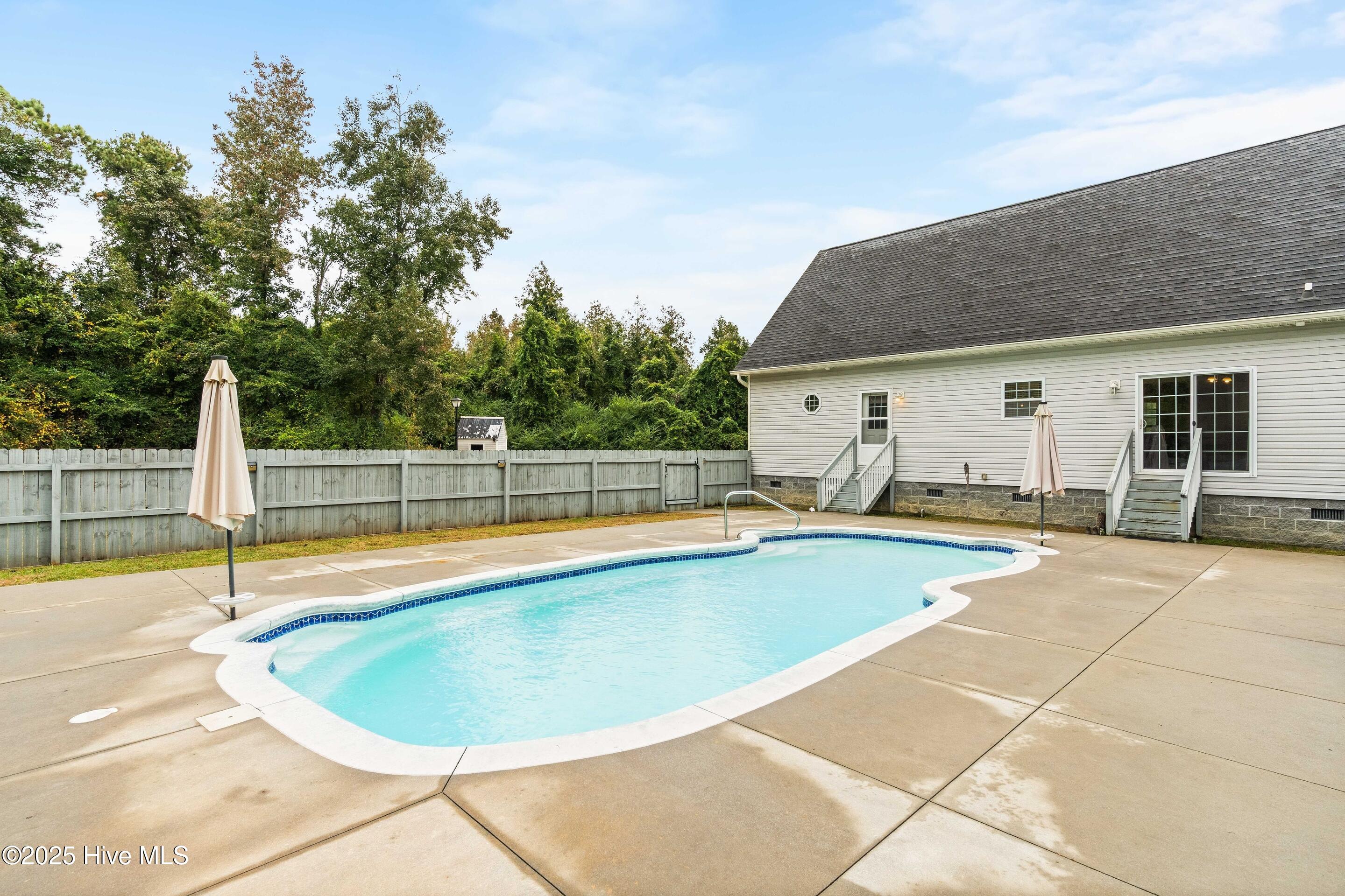 100537388 | Photo 19